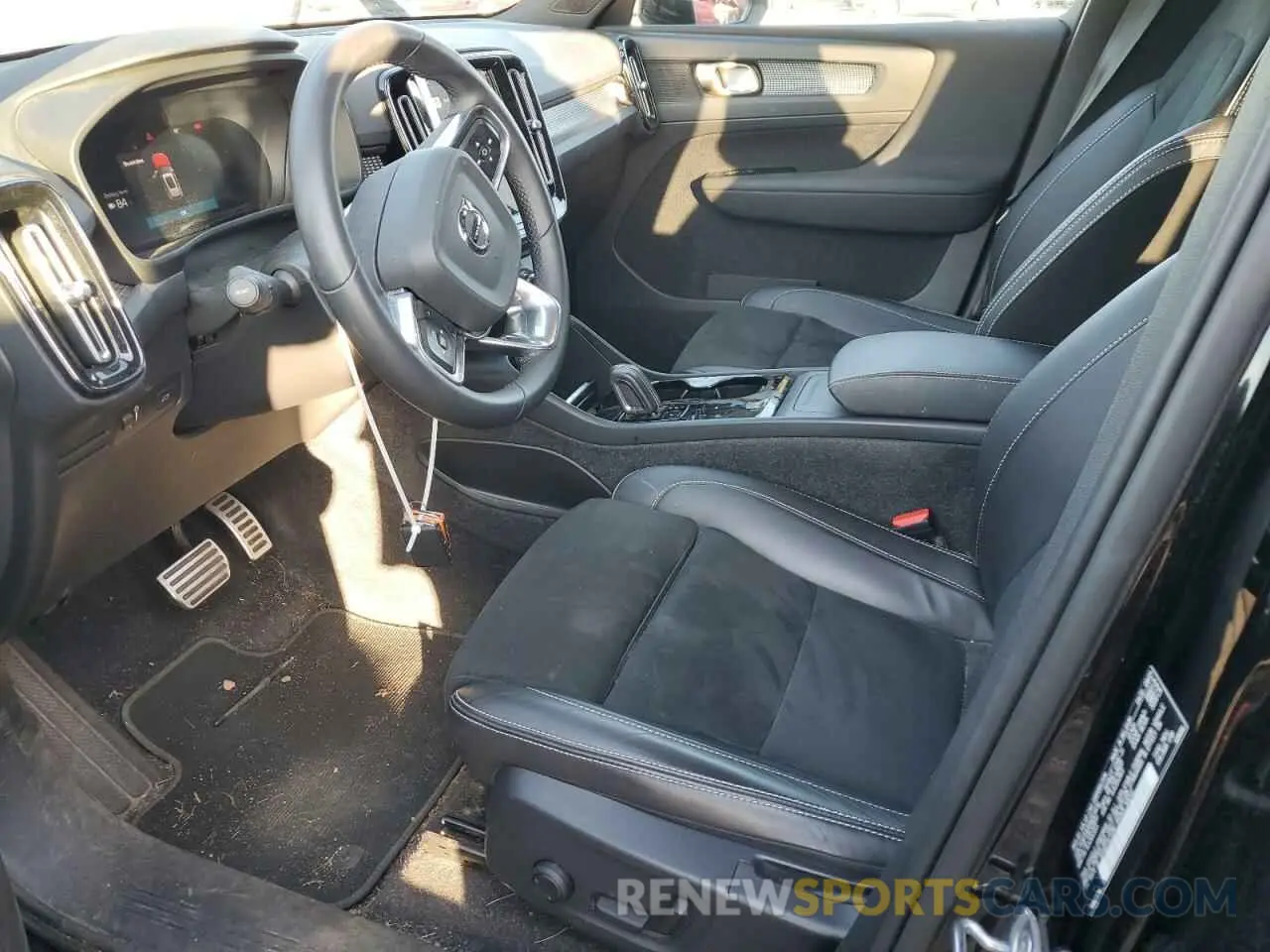 7 Photograph of a damaged car YV4ED3UR5N2676618 VOLVO XC40 P8 RE 2022