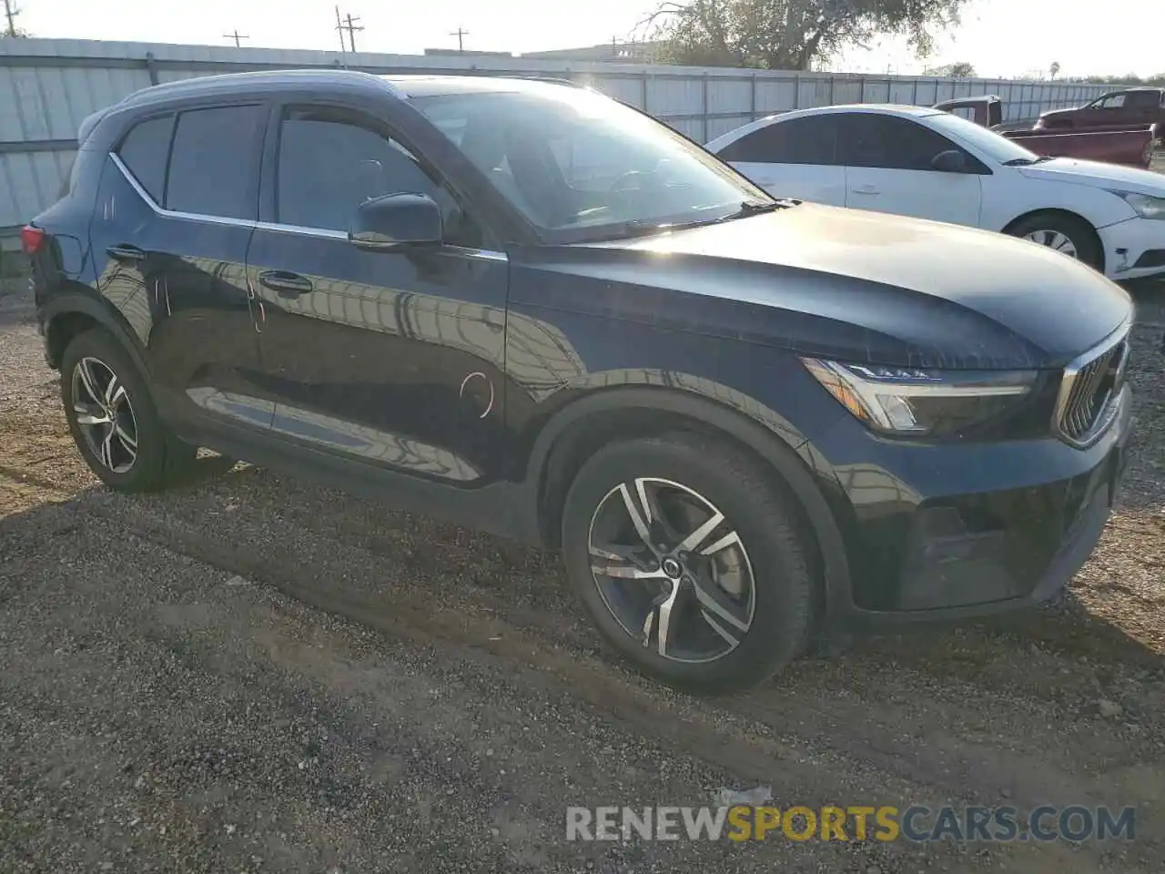 4 Photograph of a damaged car YV4L12UE4P2069944 VOLVO XC40 PLUS 2023