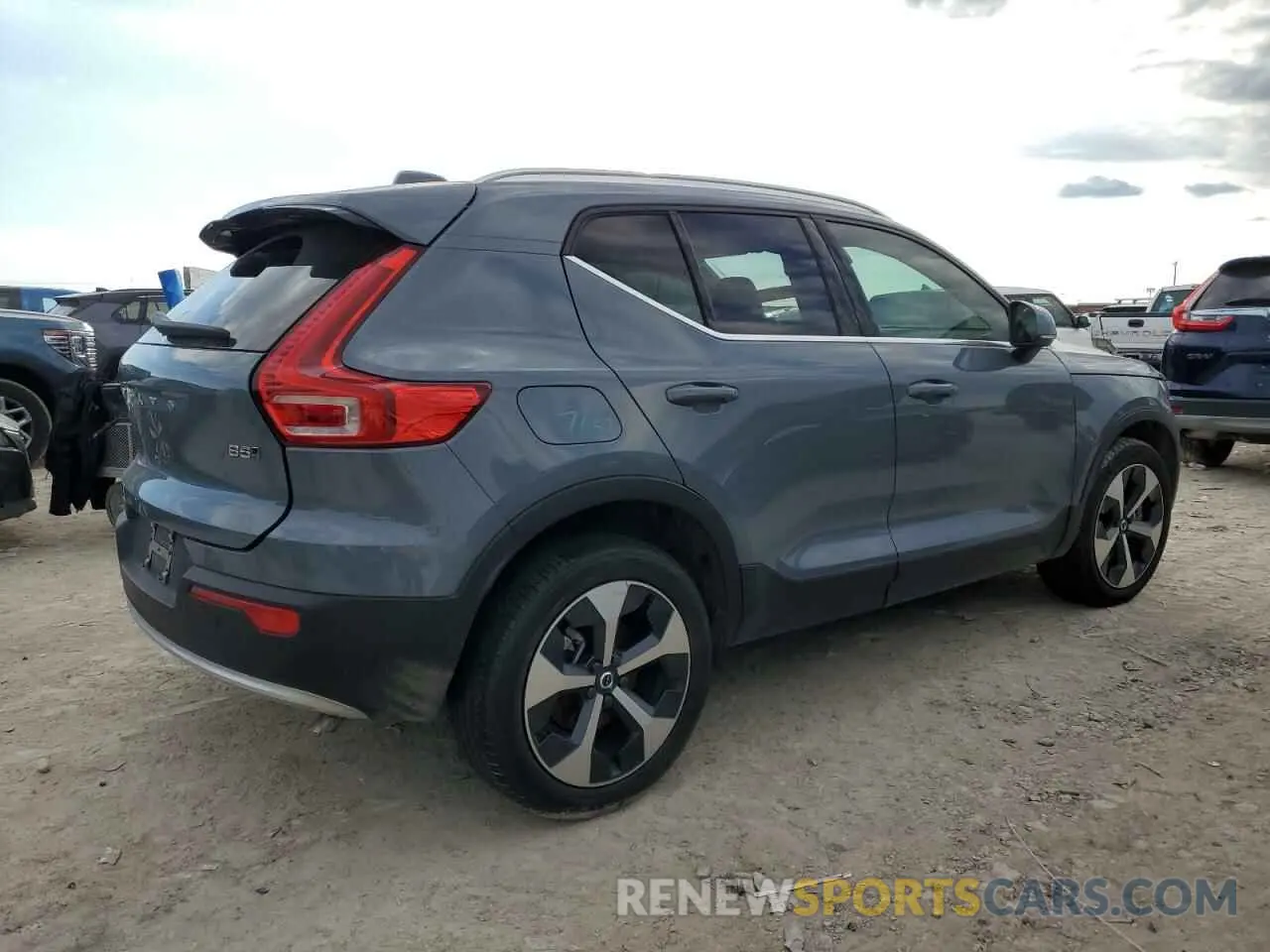 3 Photograph of a damaged car YV4L12UN5P2926949 VOLVO XC40 PLUS 2023