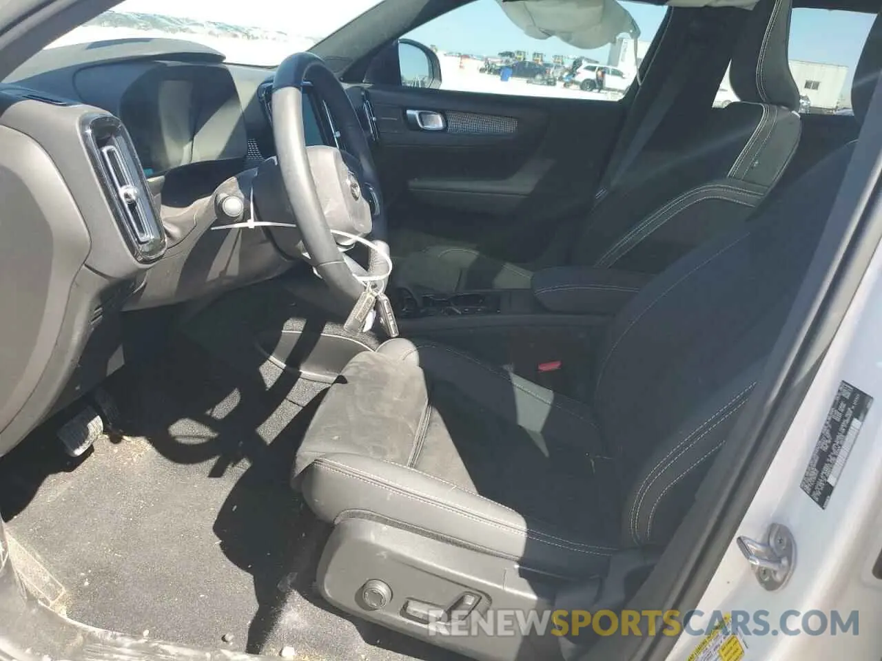 7 Photograph of a damaged car YV4L12UW1P2938640 VOLVO XC40 PLUS 2023
