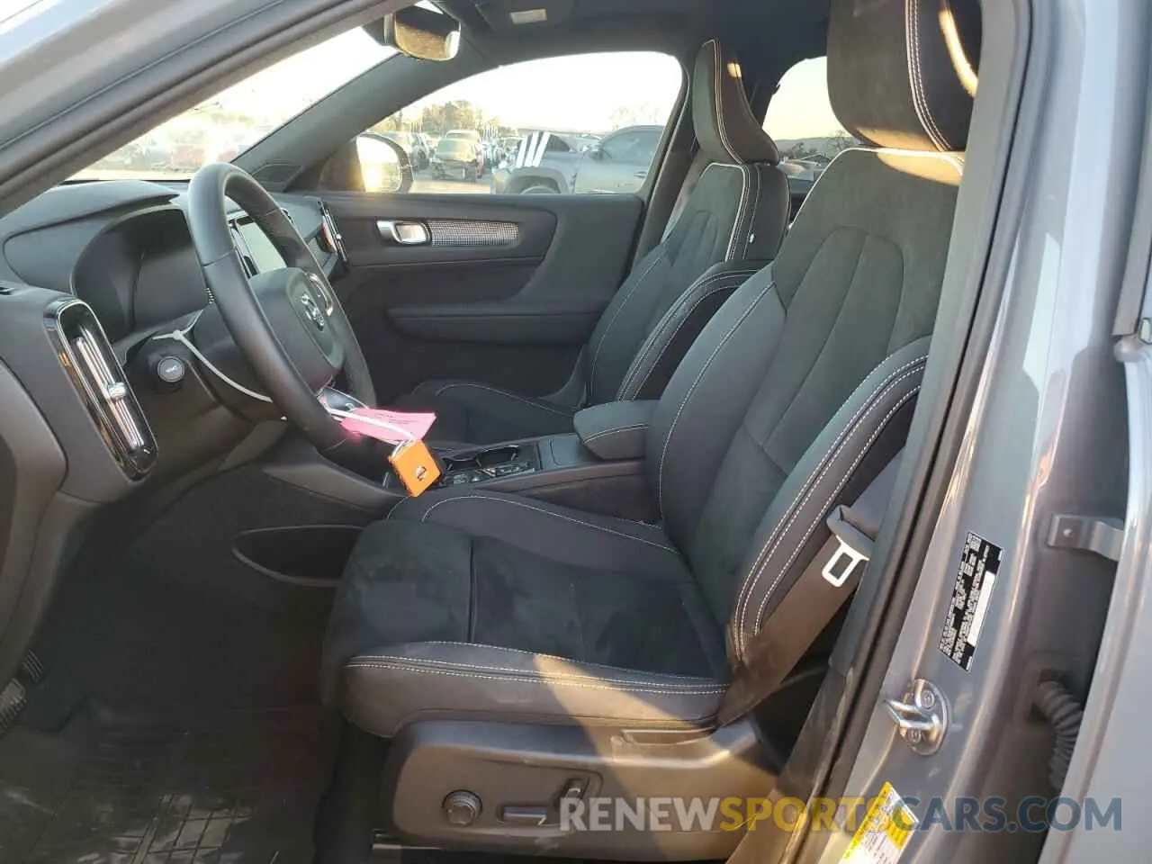 7 Photograph of a damaged car YV4L12UW4P2085974 VOLVO XC40 PLUS 2023