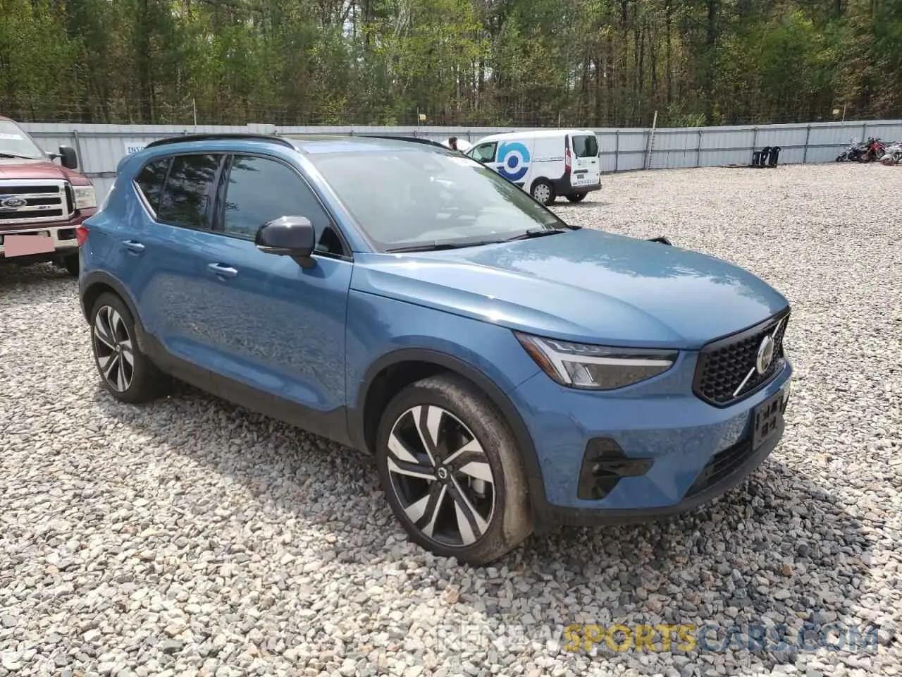 4 Photograph of a damaged car YV4L12UW4P2961894 VOLVO XC40 PLUS 2023