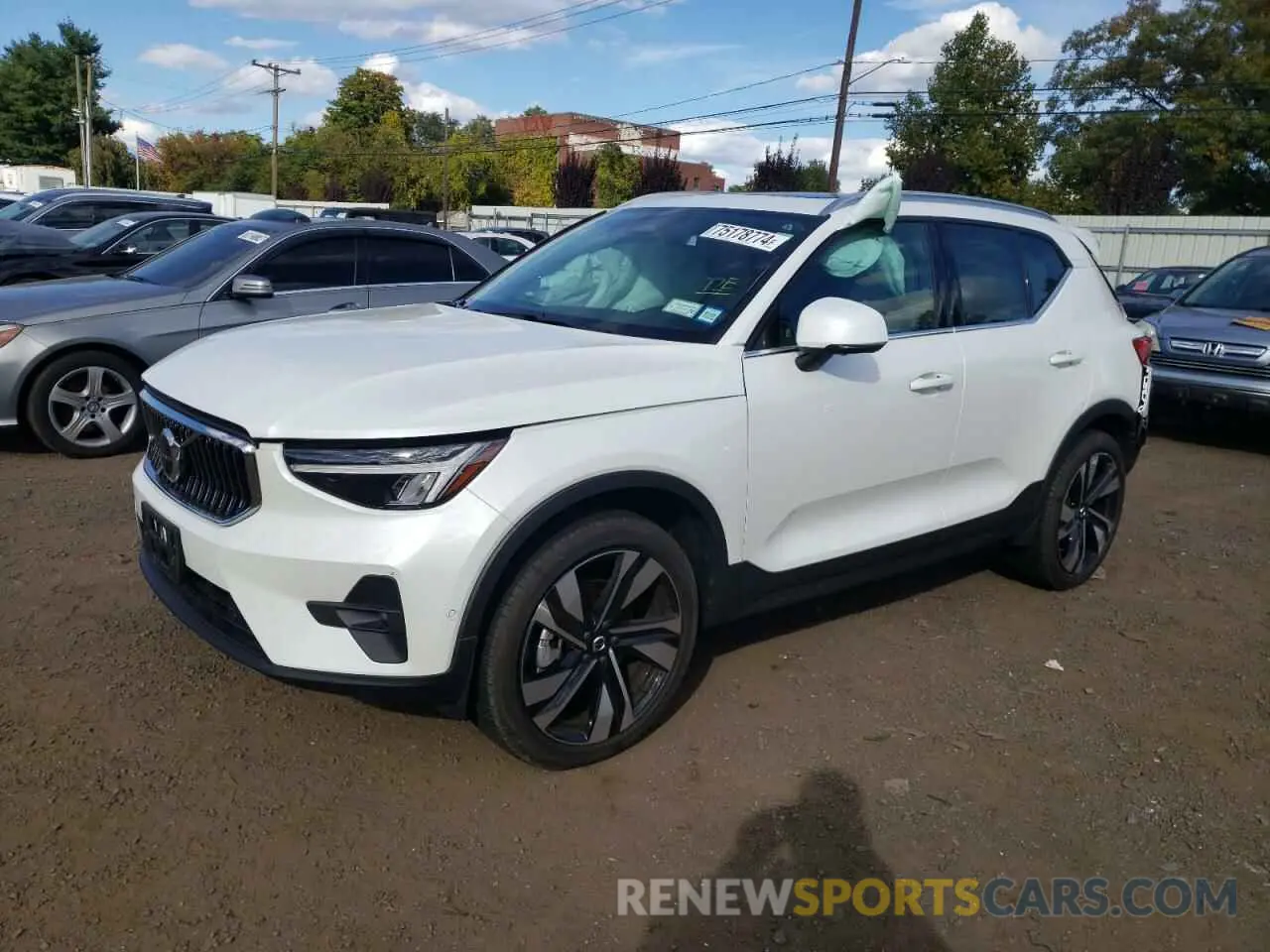 1 Photograph of a damaged car YV4L12UE2R2211887 VOLVO XC40 PLUS 2024