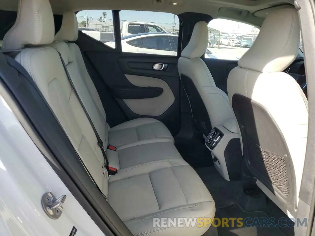 11 Photograph of a damaged car YV4L12UE2R2343984 VOLVO XC40 PLUS 2024