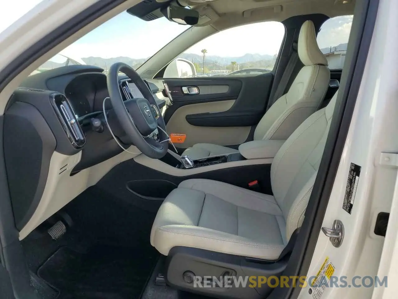 7 Photograph of a damaged car YV4L12UE2R2343984 VOLVO XC40 PLUS 2024