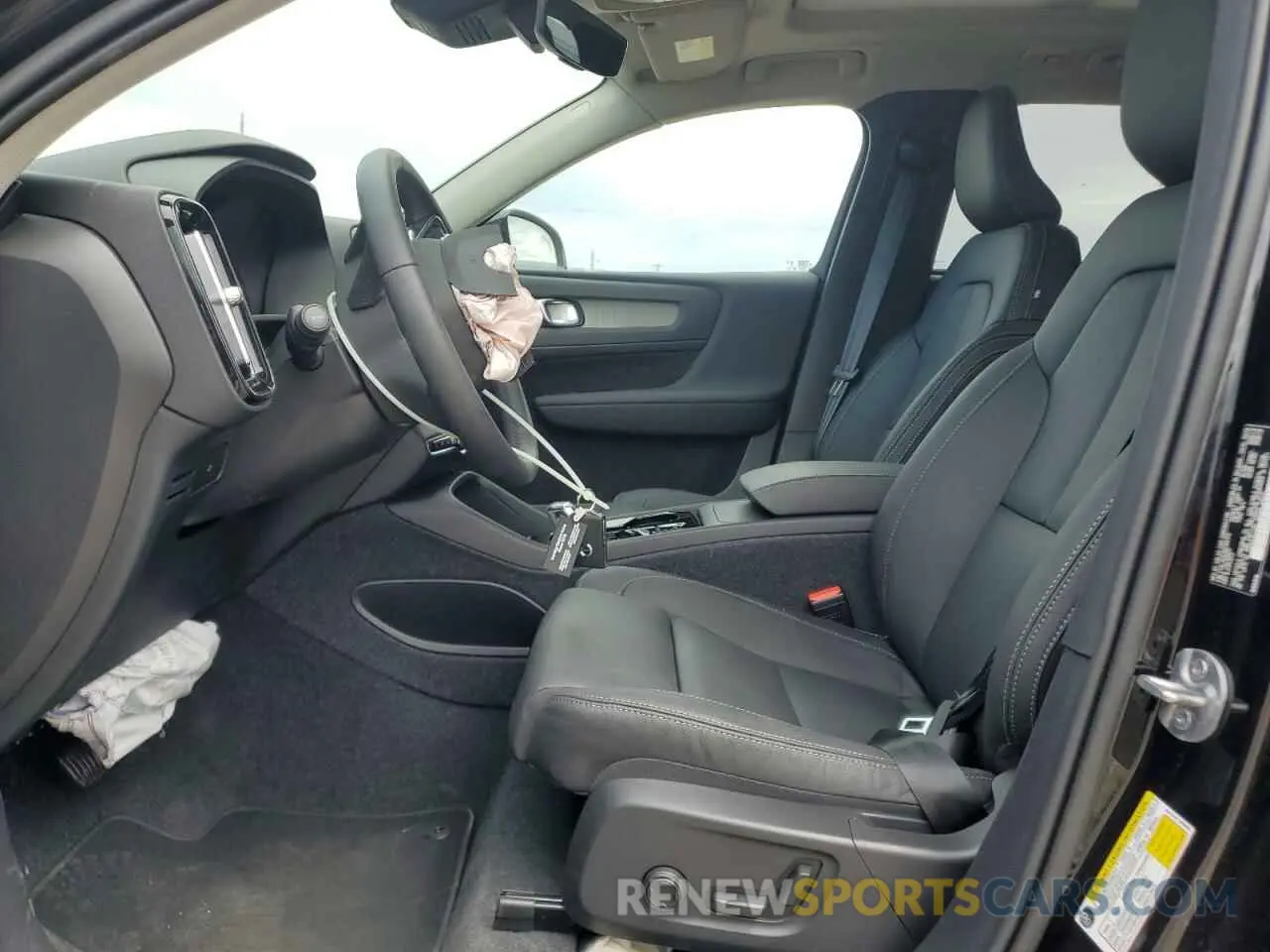 7 Photograph of a damaged car YV4L12UE4R2366179 VOLVO XC40 PLUS 2024