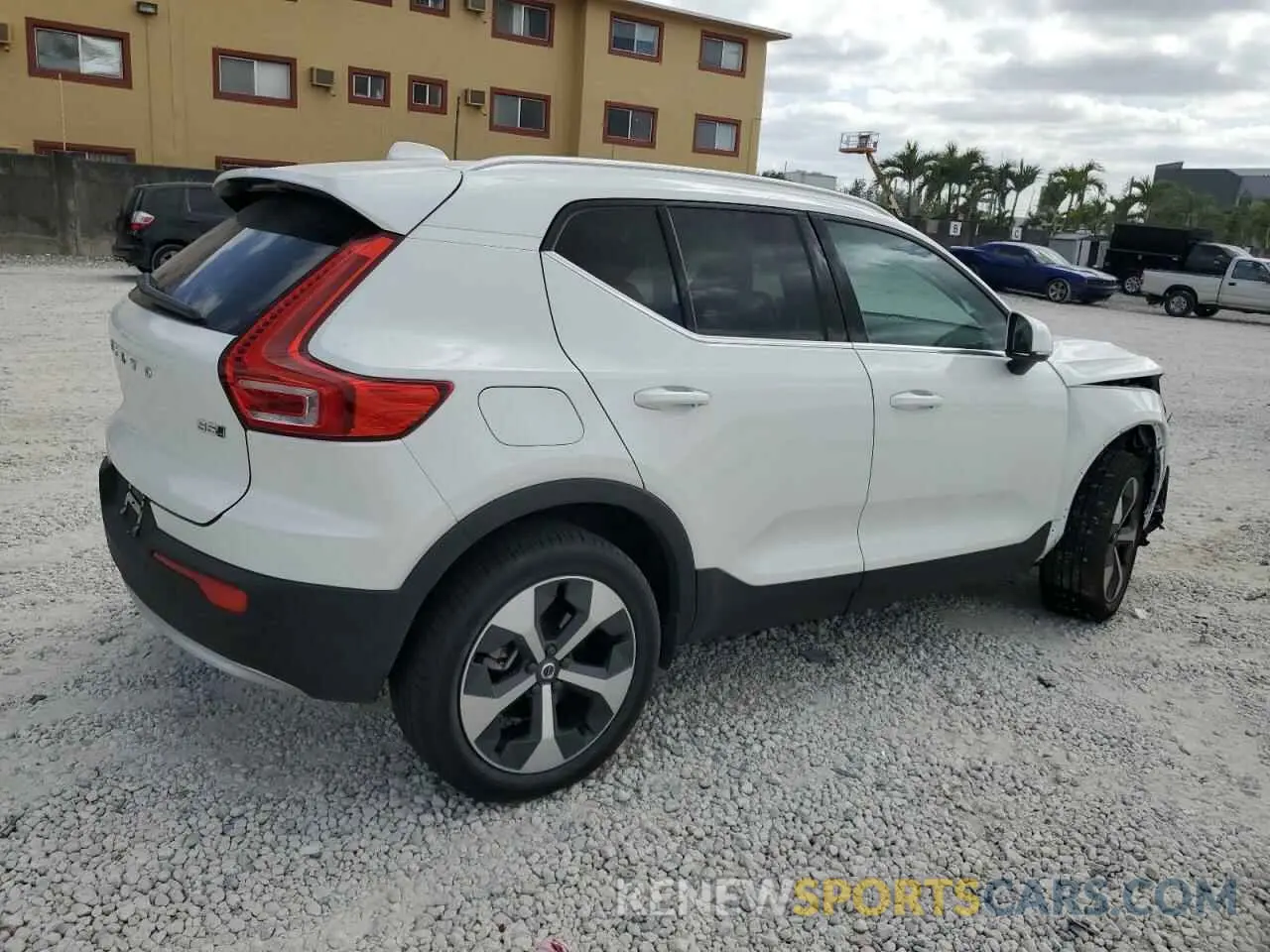 3 Photograph of a damaged car YV4L12UE7R2283166 VOLVO XC40 PLUS 2024