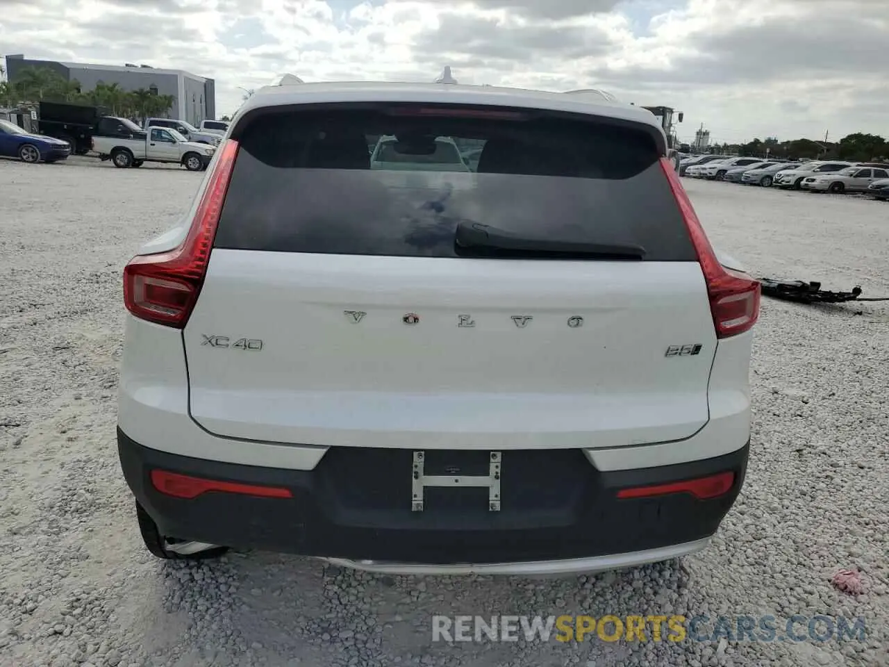 6 Photograph of a damaged car YV4L12UE7R2283166 VOLVO XC40 PLUS 2024