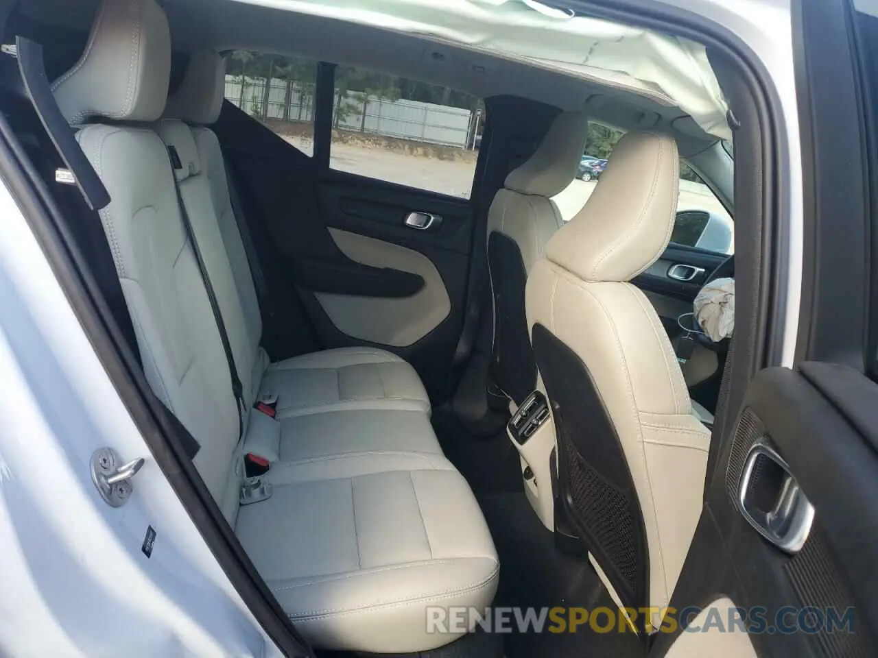 11 Photograph of a damaged car YV4L12UE8R2261497 VOLVO XC40 PLUS 2024