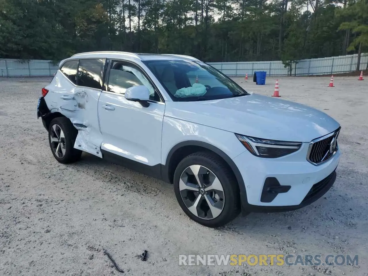 4 Photograph of a damaged car YV4L12UE8R2261497 VOLVO XC40 PLUS 2024