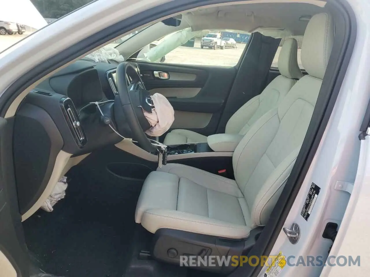 7 Photograph of a damaged car YV4L12UE8R2261497 VOLVO XC40 PLUS 2024