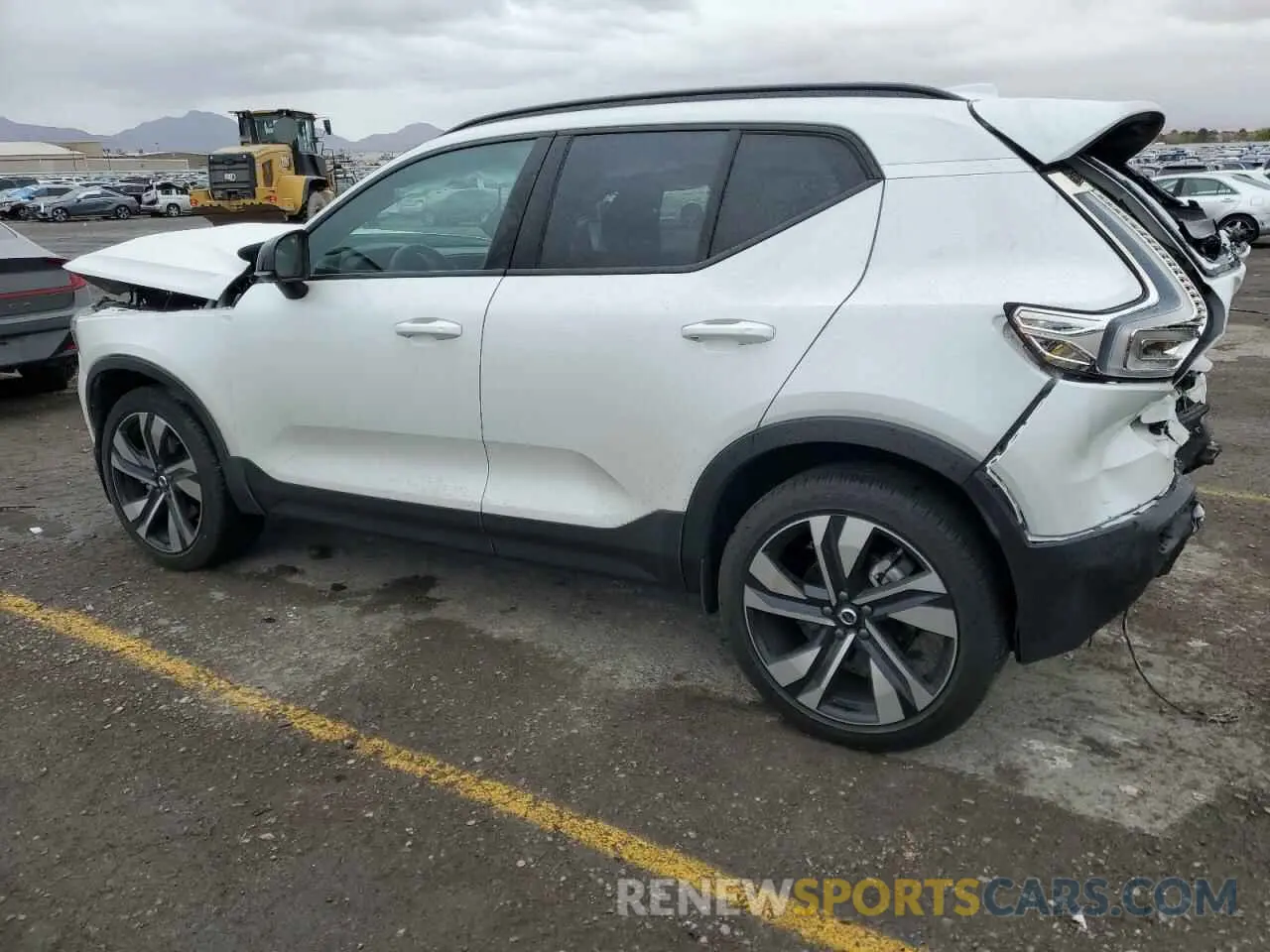 2 Photograph of a damaged car YV4L12UL0R2272976 VOLVO XC40 PLUS 2024