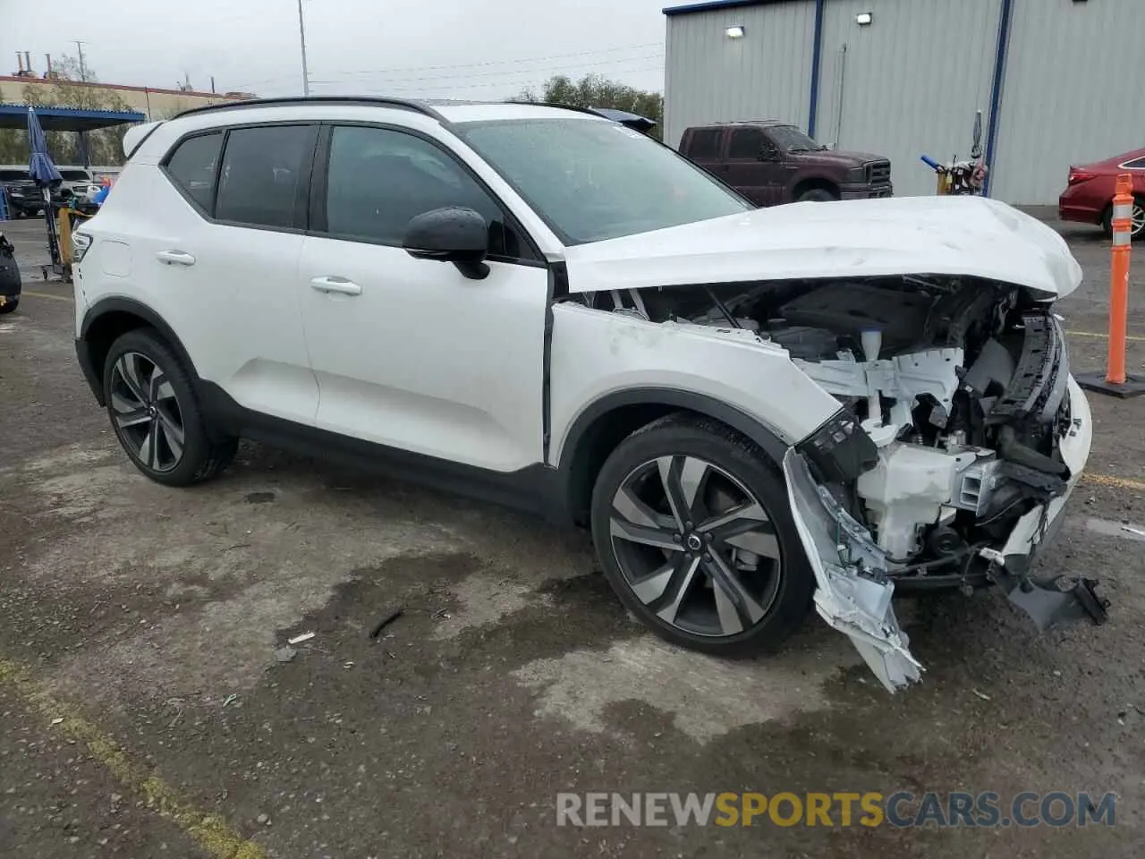 4 Photograph of a damaged car YV4L12UL0R2272976 VOLVO XC40 PLUS 2024