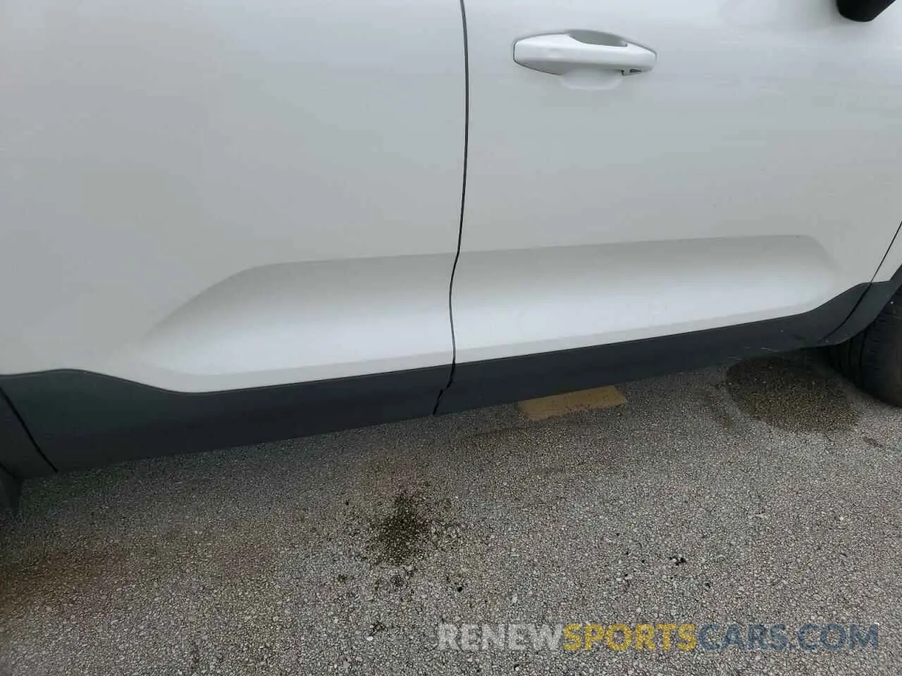 13 Photograph of a damaged car YV4L12UL5R2202695 VOLVO XC40 PLUS 2024