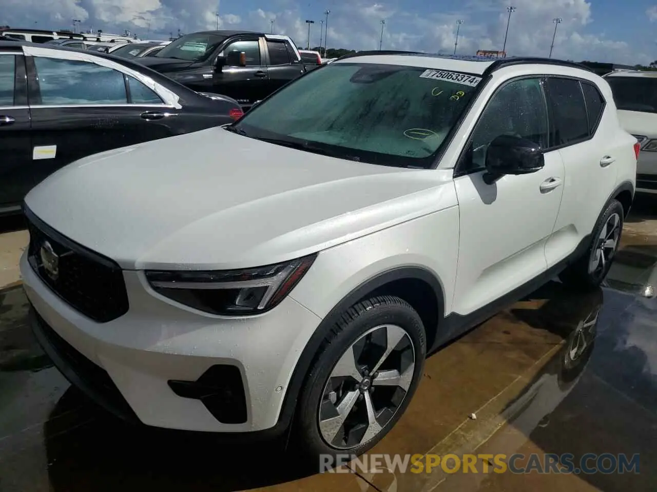 1 Photograph of a damaged car YV4L12ULXR2314263 VOLVO XC40 PLUS 2024