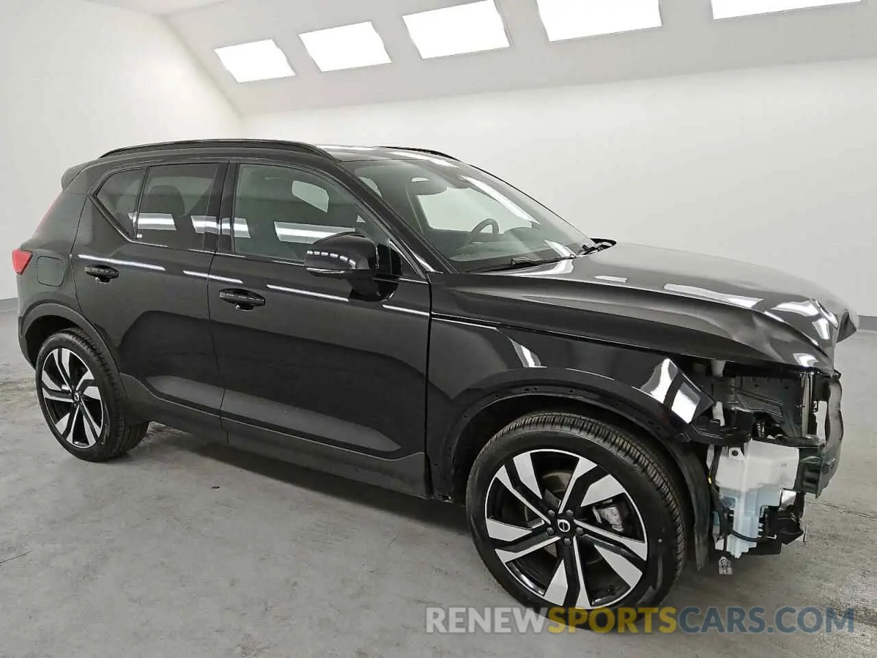 4 Photograph of a damaged car YV4L12UC0S2501274 VOLVO XC40 PLUS 2025