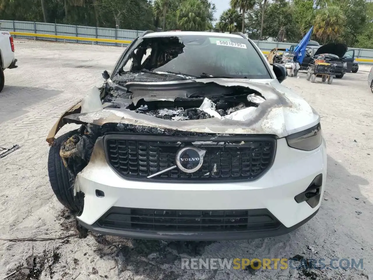 5 Photograph of a damaged car YV4L12UC9S2604399 VOLVO XC40 PLUS 2025