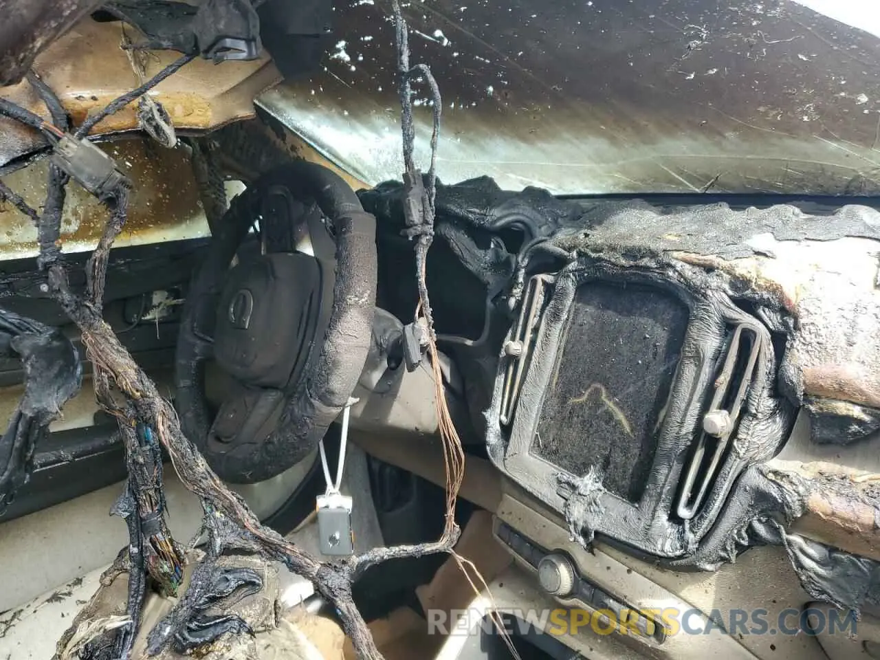 9 Photograph of a damaged car YV4L12UC9S2604399 VOLVO XC40 PLUS 2025
