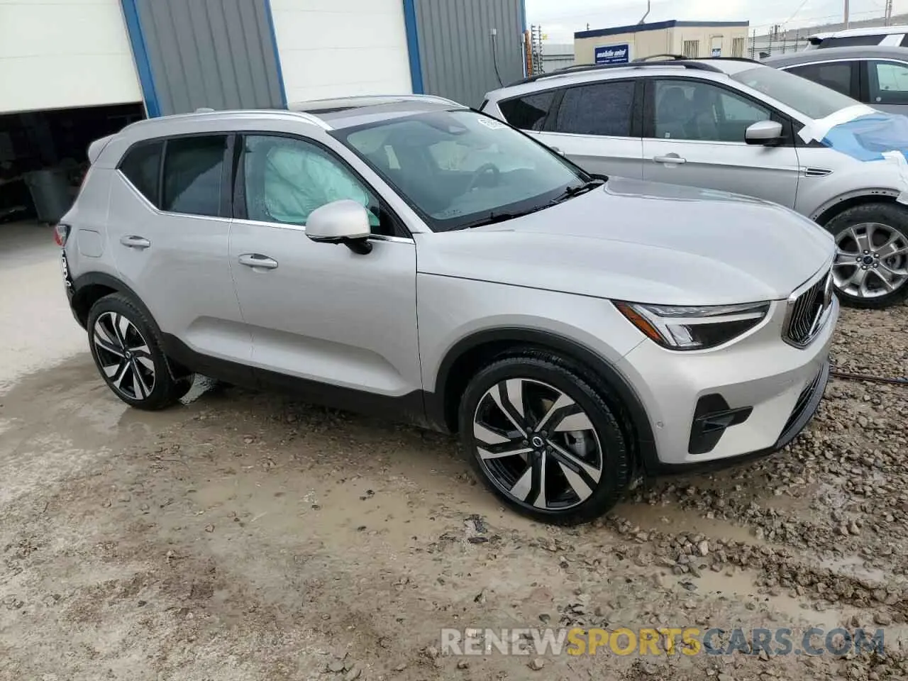 4 Photograph of a damaged car YV4L12UE8S2504005 VOLVO XC40 PLUS 2025