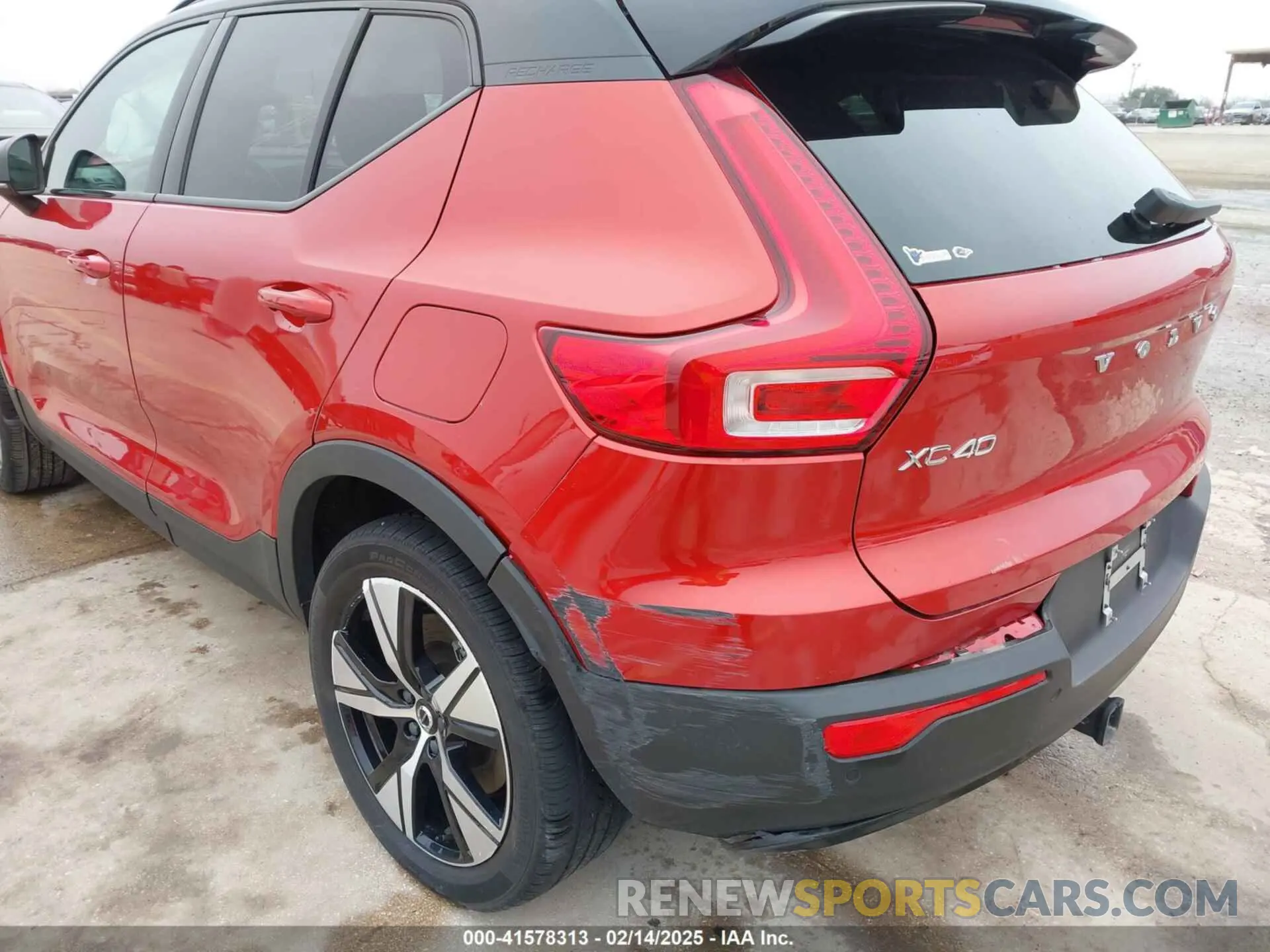 19 Photograph of a damaged car YV4ED3UR7M2564563 VOLVO XC40 RECHARGE PURE ELECTRIC 2021