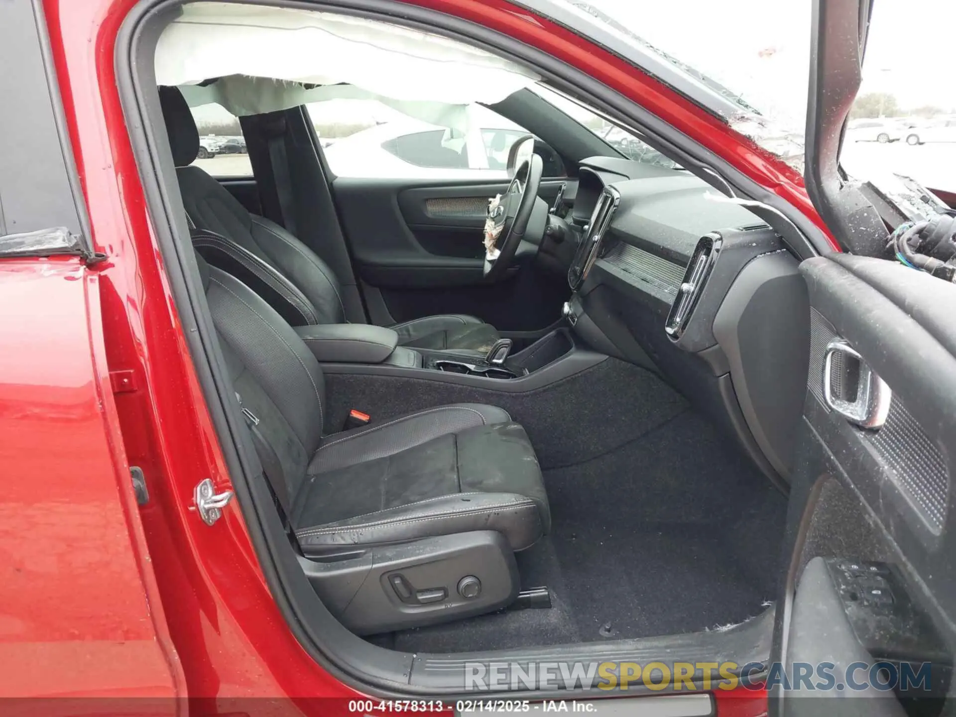5 Photograph of a damaged car YV4ED3UR7M2564563 VOLVO XC40 RECHARGE PURE ELECTRIC 2021
