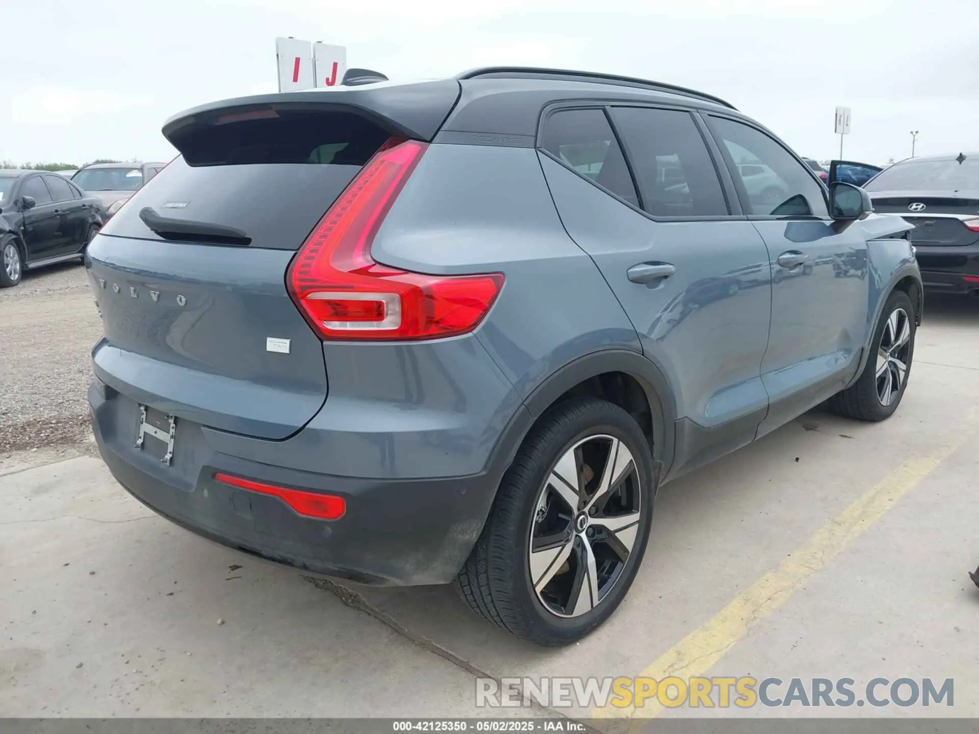 4 Photograph of a damaged car YV4ED3UR9N2692112 VOLVO XC40 RECHARGE PURE ELECTRIC 2022