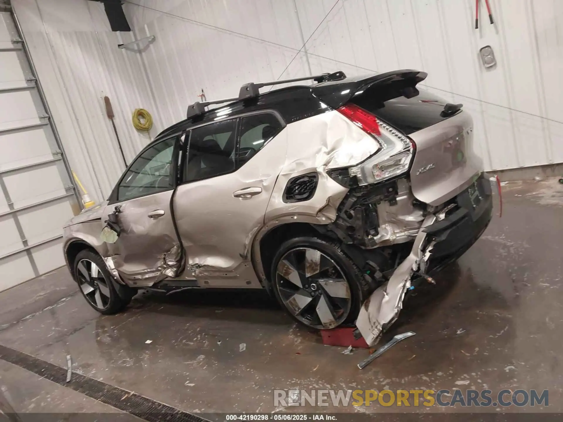 15 Photograph of a damaged car YV4ED3UM1P2023016 VOLVO XC40 RECHARGE PURE ELECTRIC 2023
