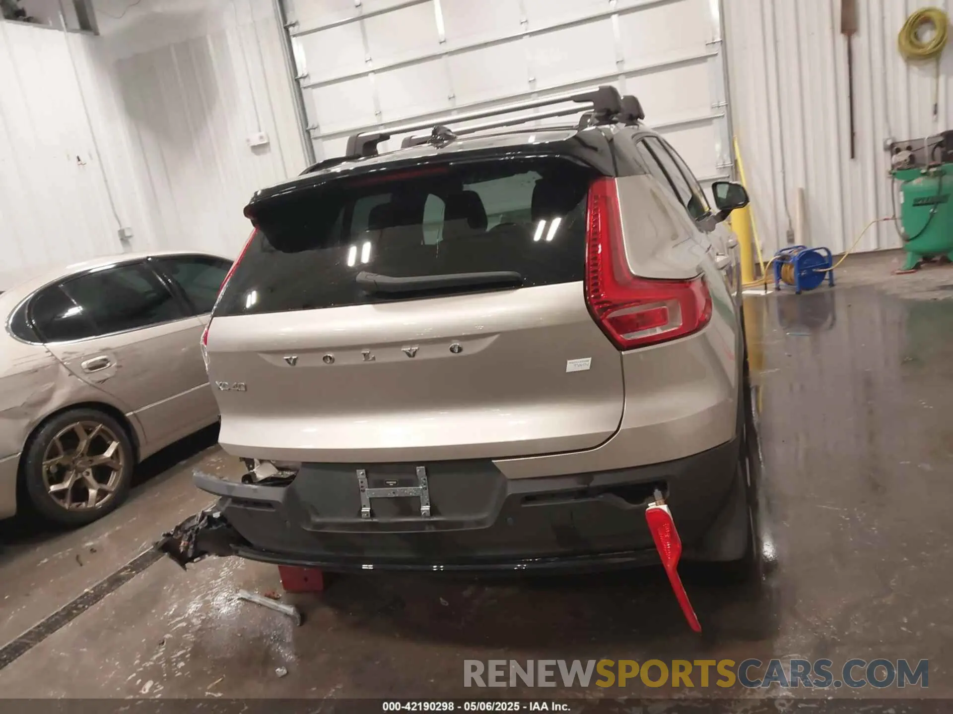 17 Photograph of a damaged car YV4ED3UM1P2023016 VOLVO XC40 RECHARGE PURE ELECTRIC 2023