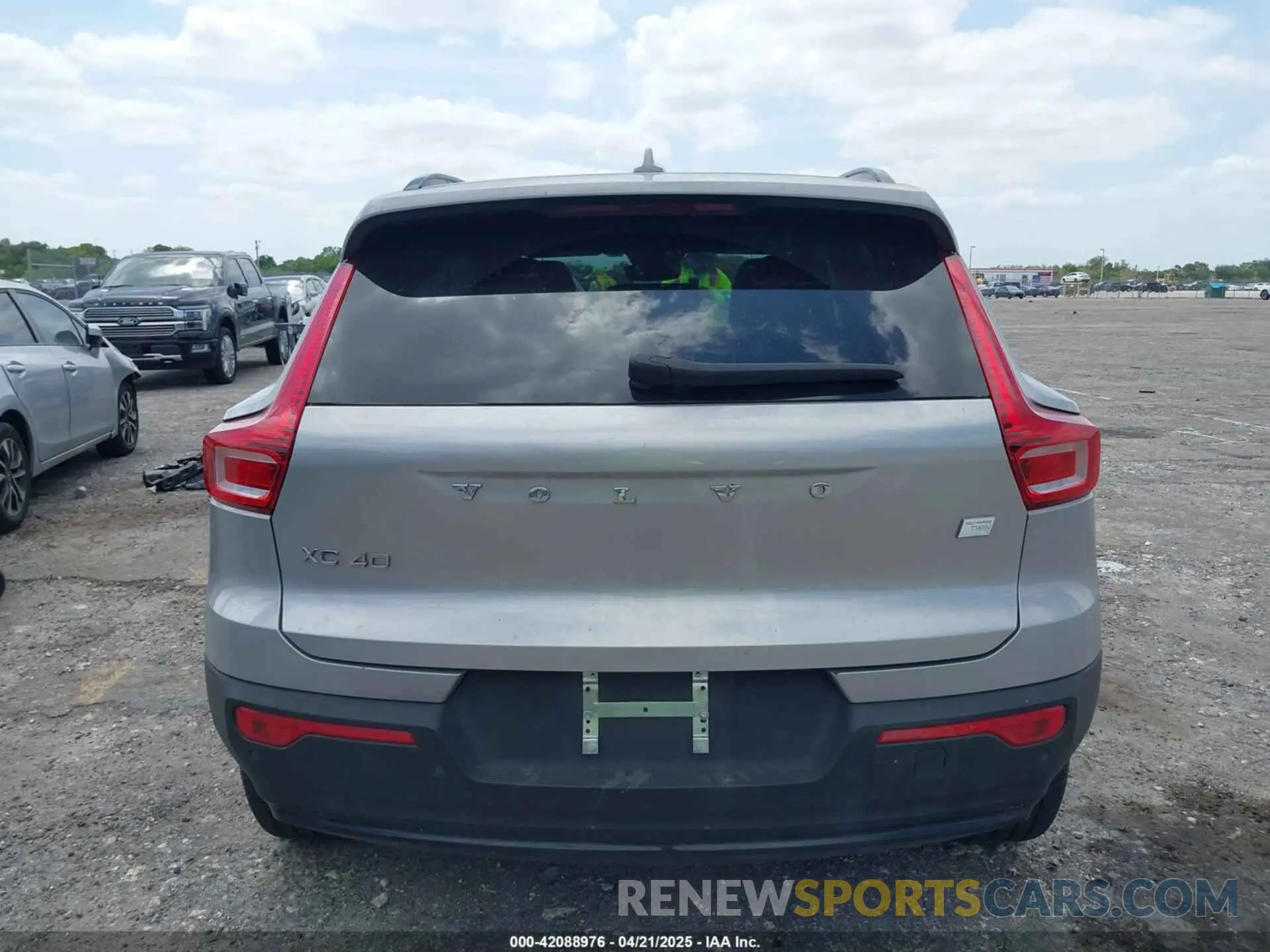 16 Photograph of a damaged car YV4ED3UM5P2029904 VOLVO XC40 RECHARGE PURE ELECTRIC 2023