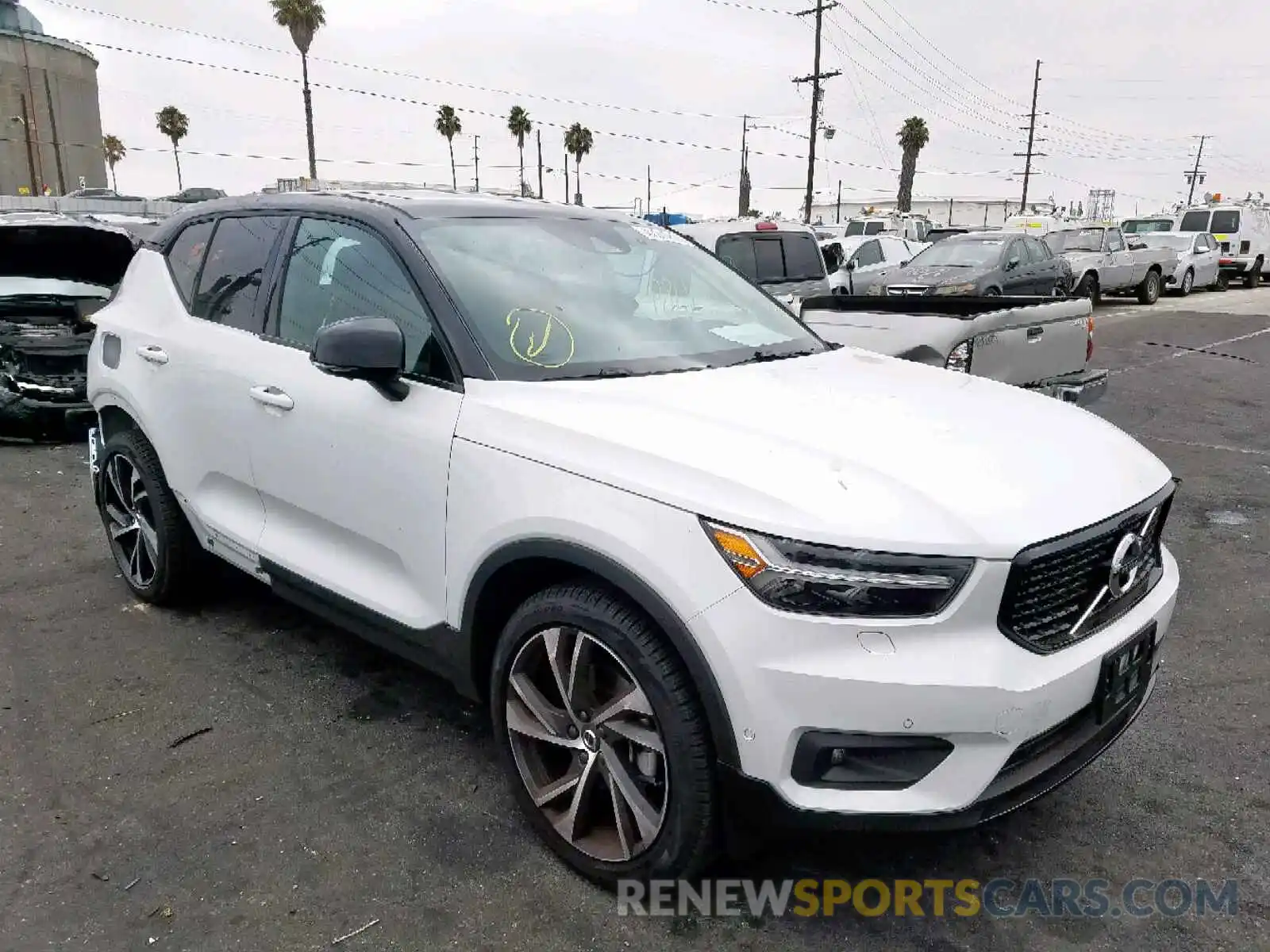 2 Photograph of a damaged car YV4162UM0K2112006 VOLVO XC40 T5 2019