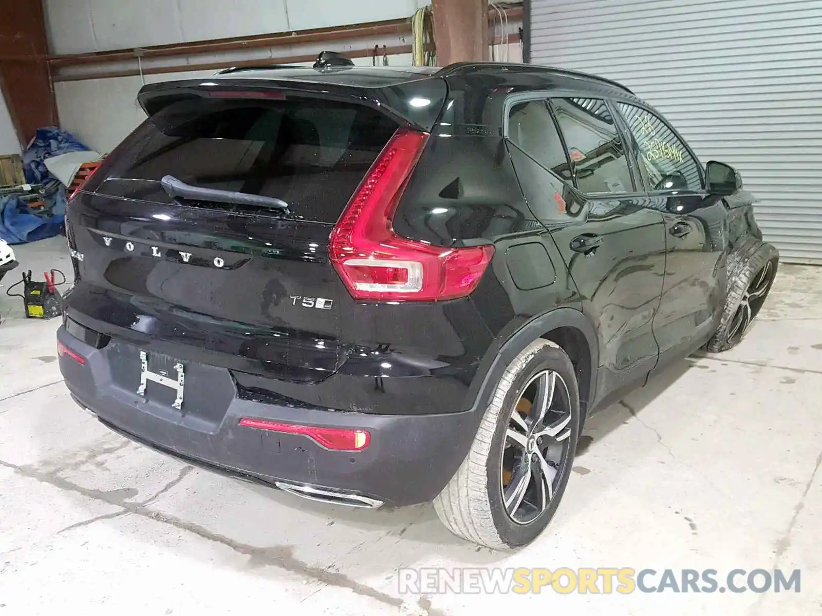 4 Photograph of a damaged car YV4162UM2K2108040 VOLVO XC40 T5 2019