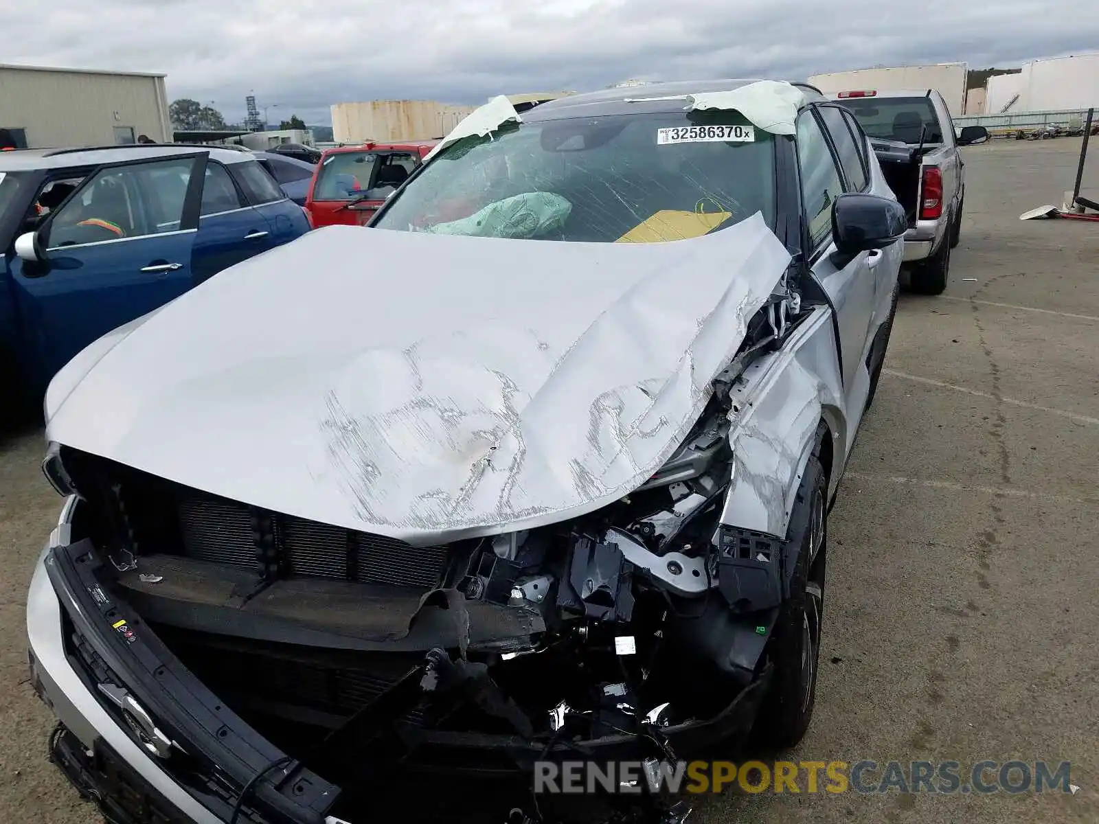 2 Photograph of a damaged car YV4162UM0K2046556 VOLVO XC40 T5 R- 2019