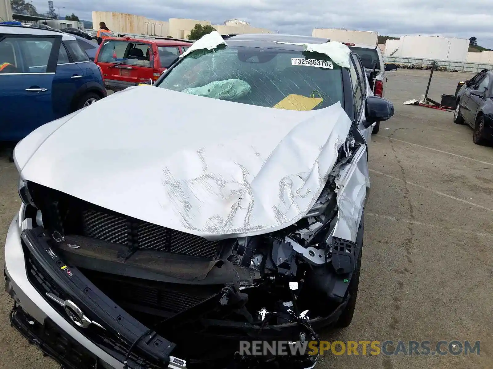 9 Photograph of a damaged car YV4162UM0K2046556 VOLVO XC40 T5 R- 2019