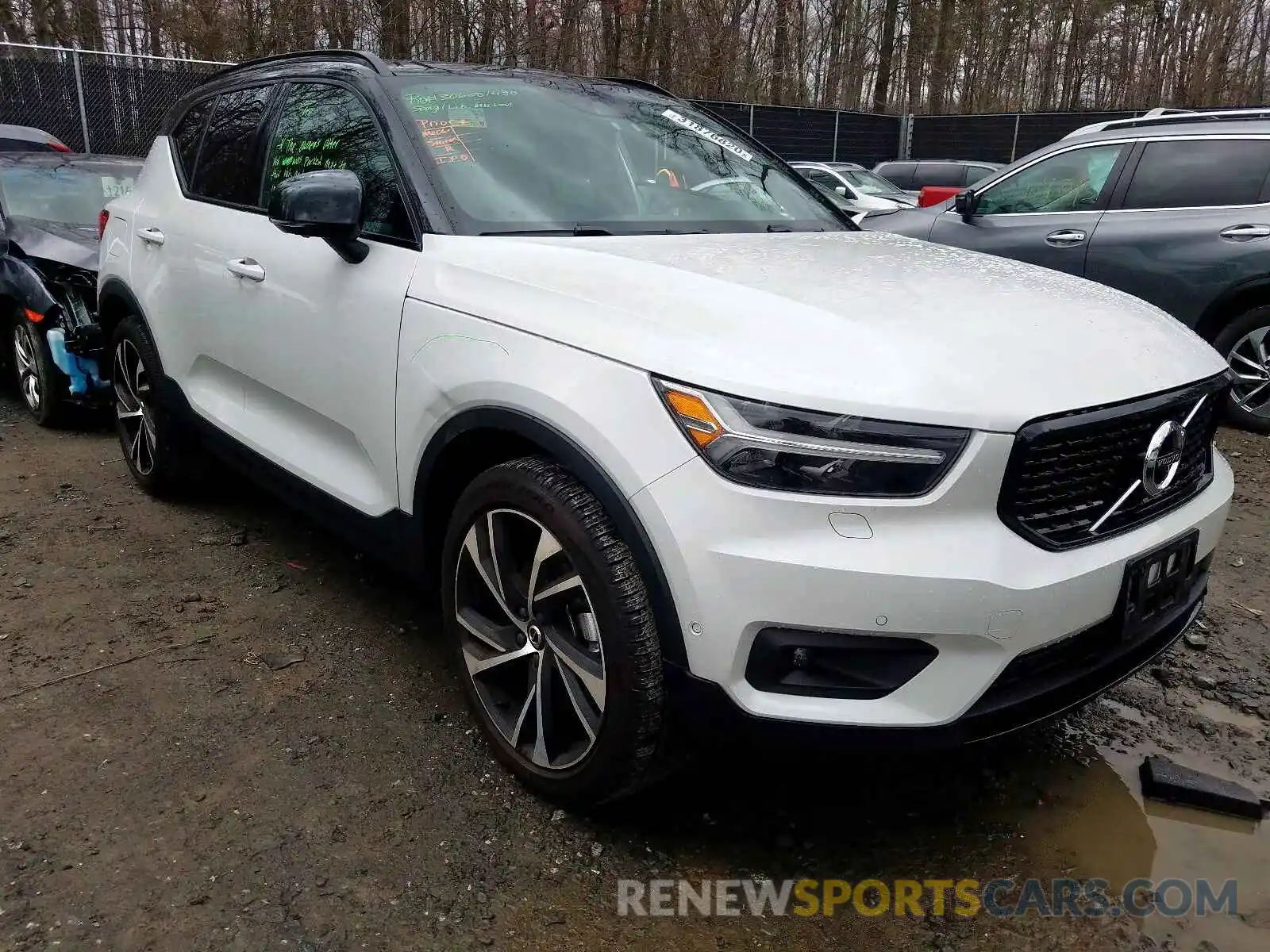 1 Photograph of a damaged car YV4162UM3K2048057 VOLVO XC40 T5 R- 2019