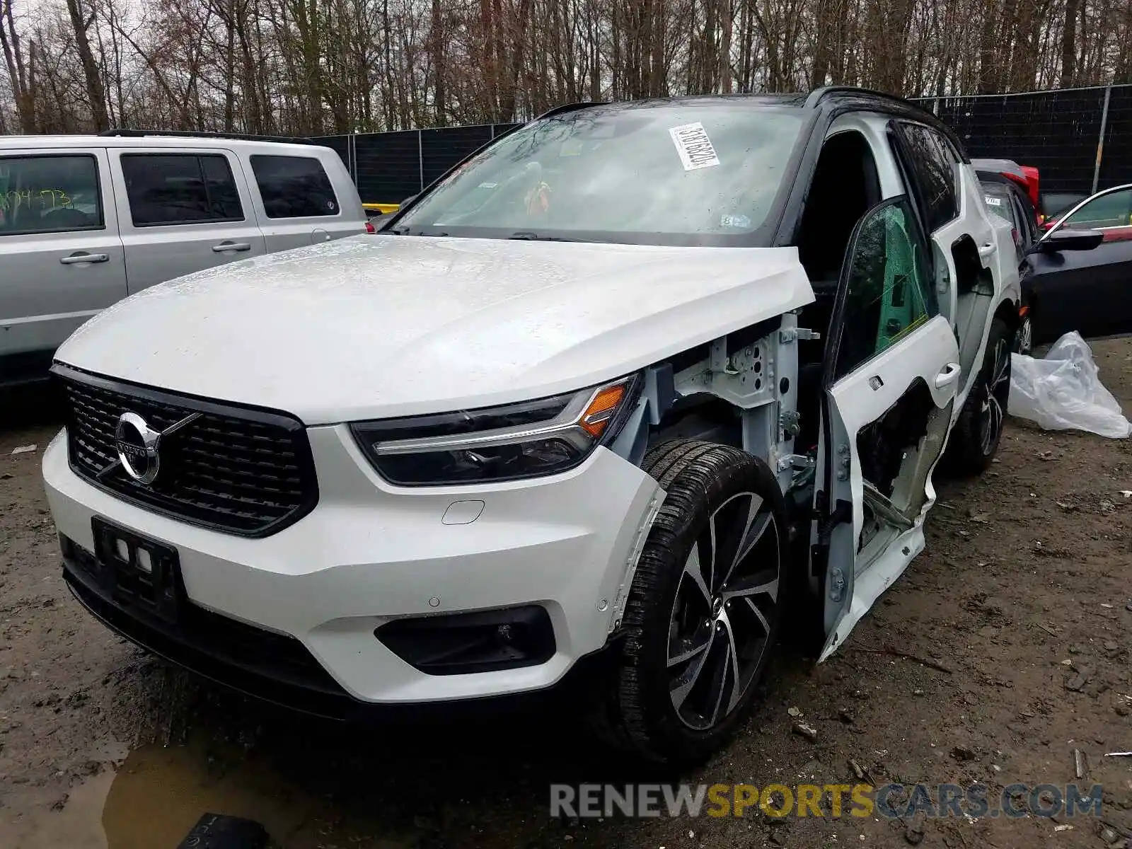 2 Photograph of a damaged car YV4162UM3K2048057 VOLVO XC40 T5 R- 2019