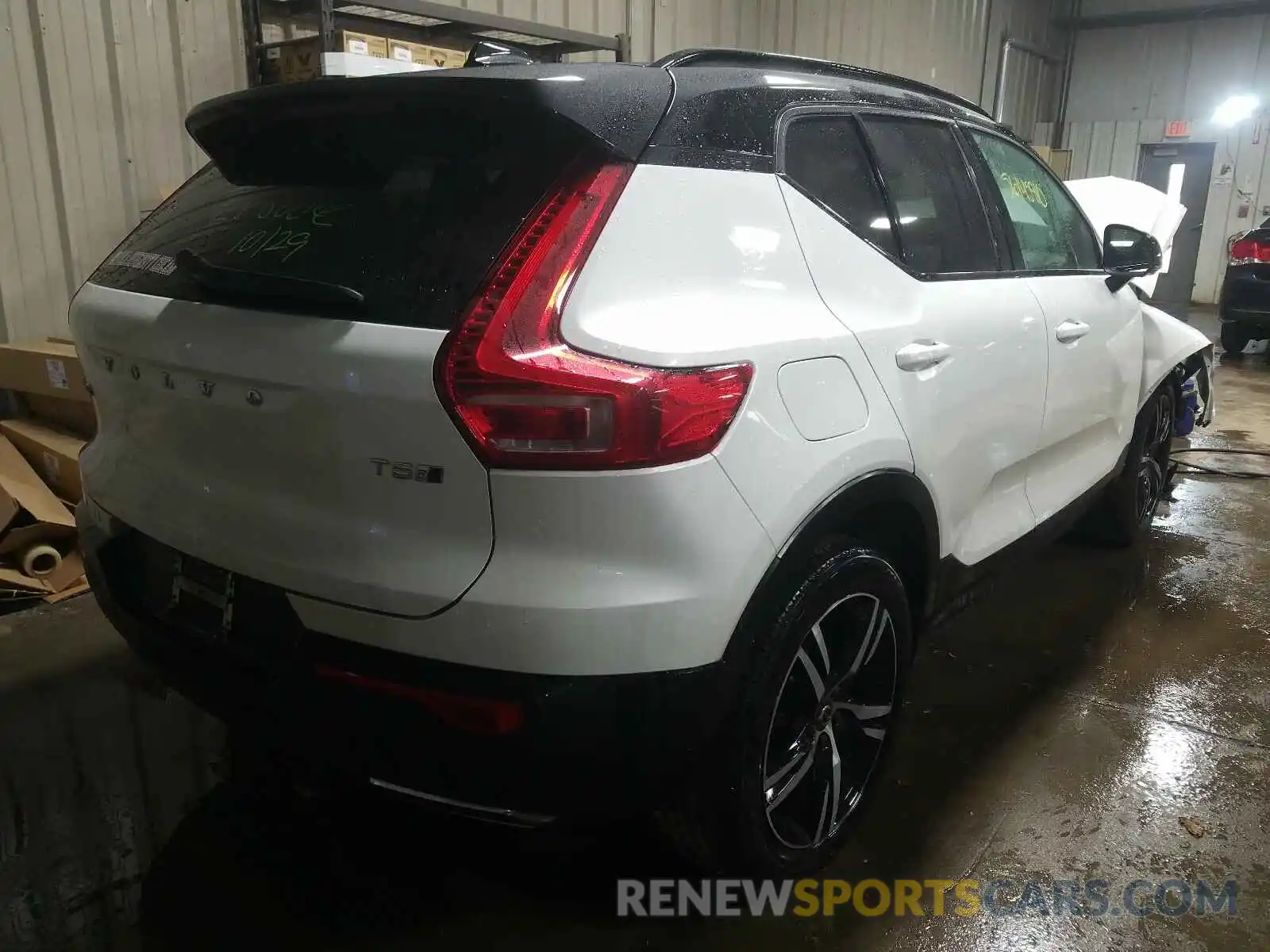 4 Photograph of a damaged car YV4162UM5K2078712 VOLVO XC40 T5 R- 2019