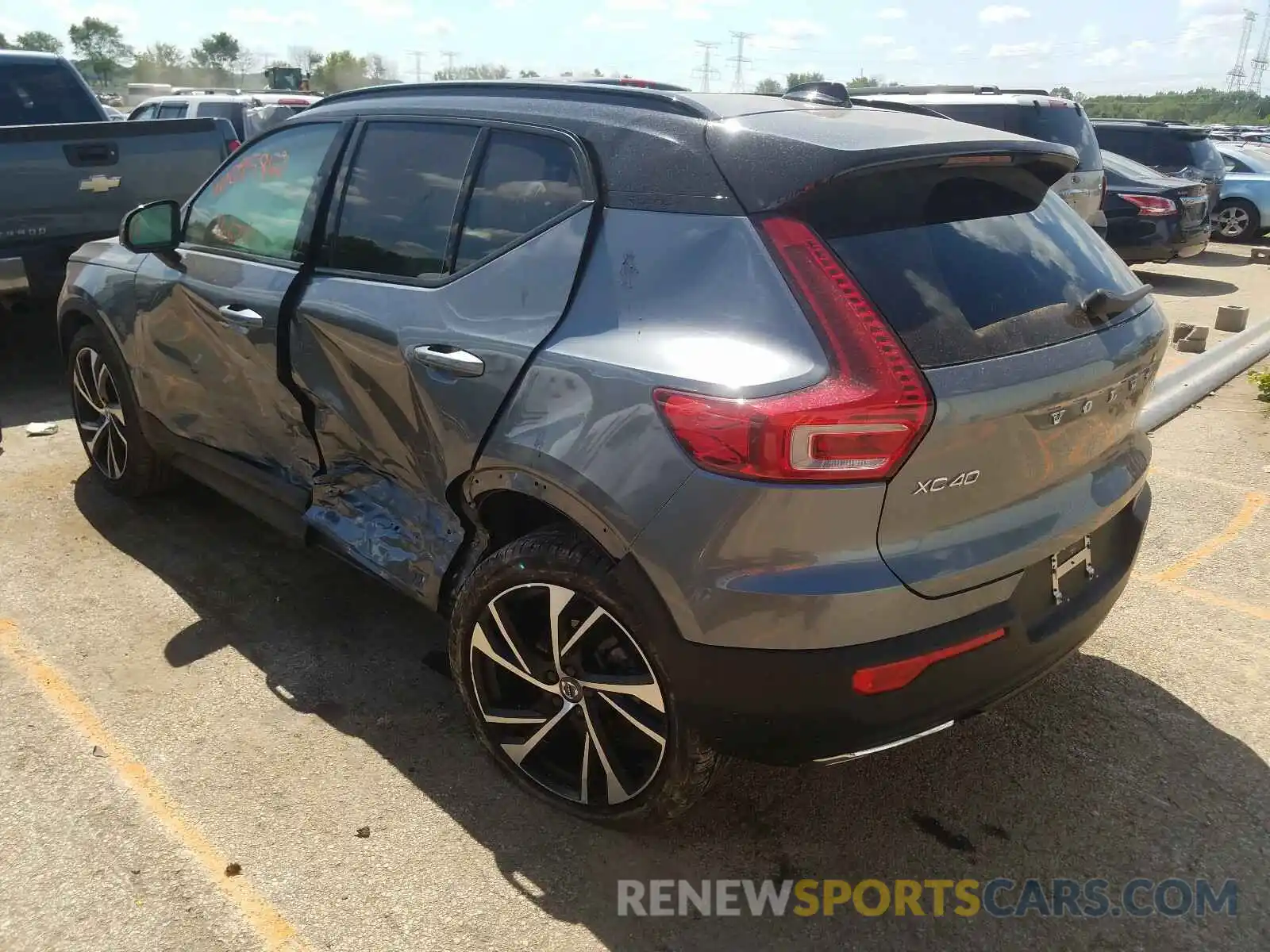 3 Photograph of a damaged car YV4162UM8K2143746 VOLVO XC40 T5 R- 2019