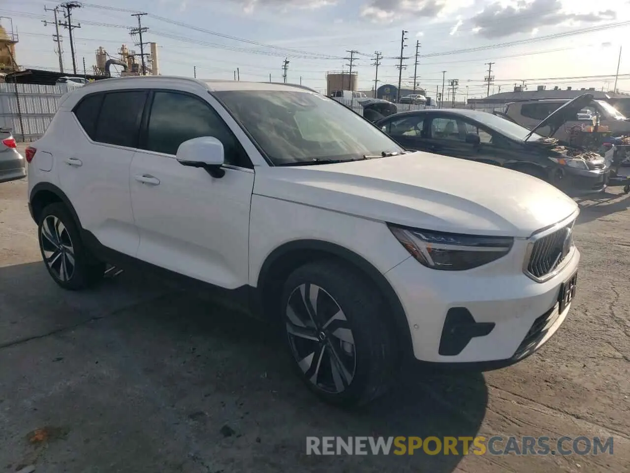 4 Photograph of a damaged car YV4L12UF9R2331405 VOLVO XC40 ULTIM 2024
