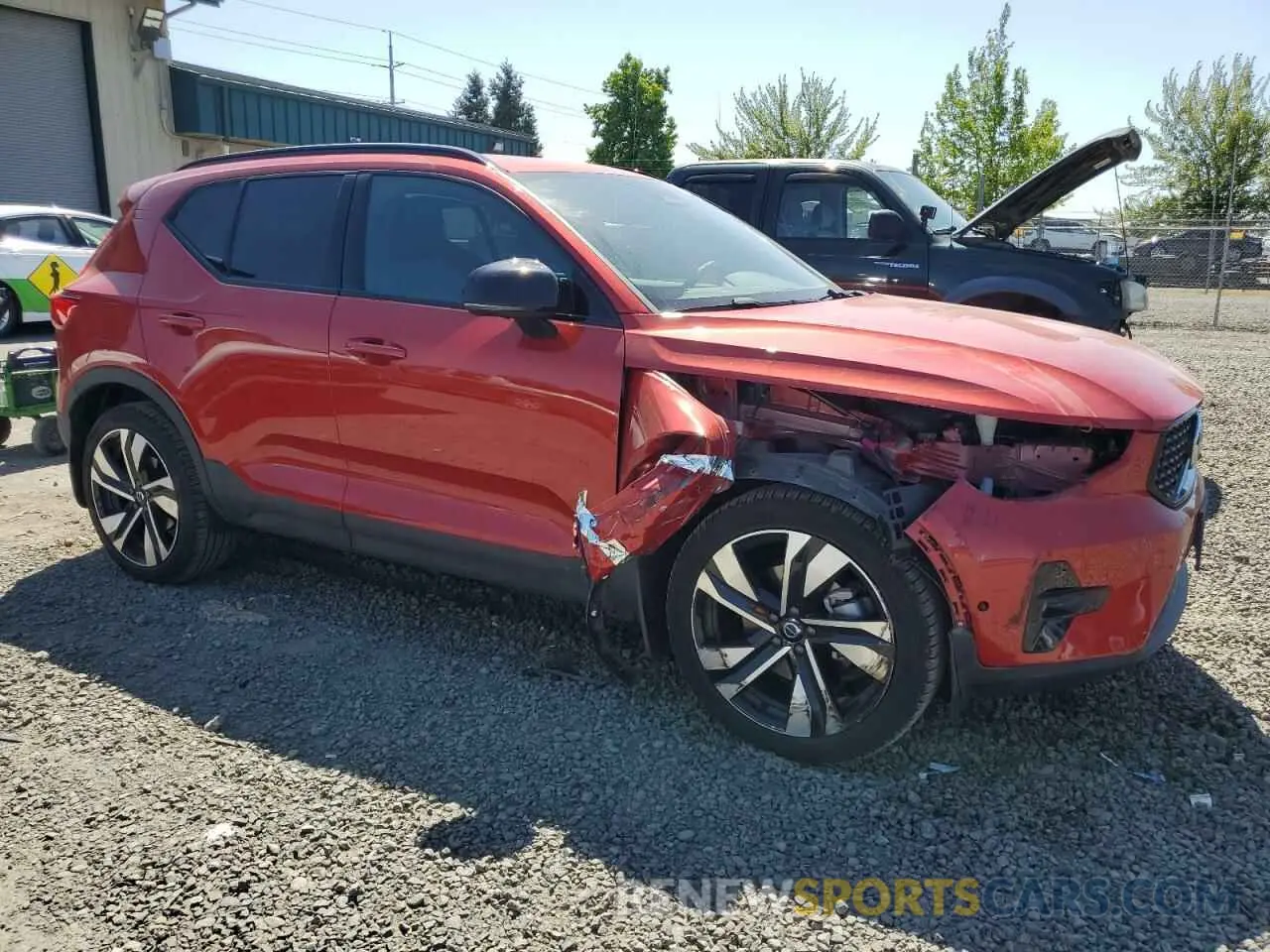 4 Photograph of a damaged car YV4L12UM6R2324099 VOLVO XC40 ULTIM 2024