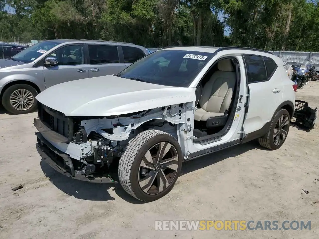 1 Photograph of a damaged car YV4L12UM7R2314522 VOLVO XC40 ULTIM 2024