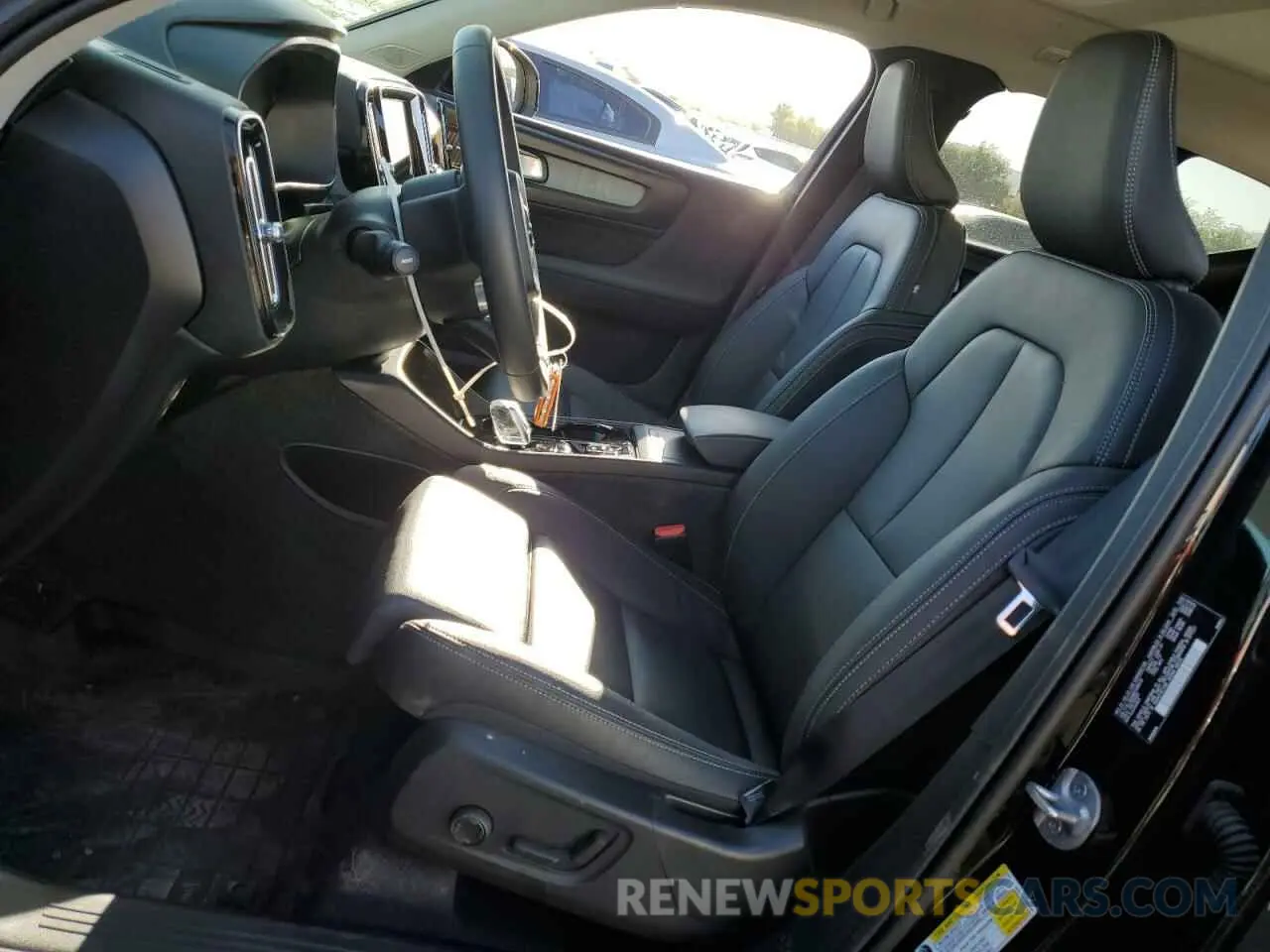 7 Photograph of a damaged car YV4L12UM8R2308079 VOLVO XC40 ULTIM 2024