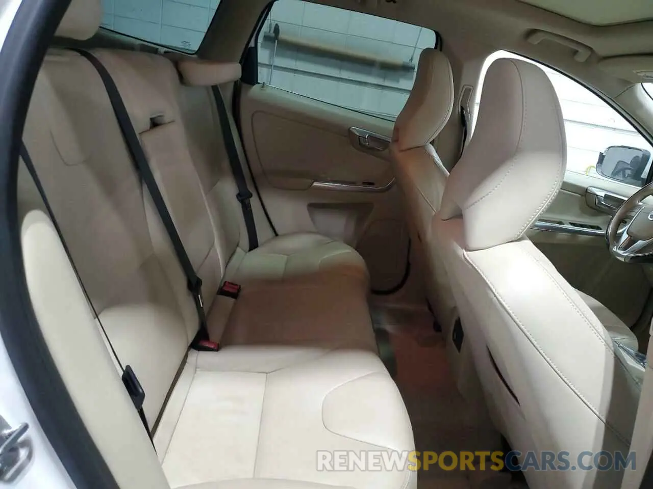 11 Photograph of a damaged car YV4902RK5F2740760 VOLVO XC60 2015