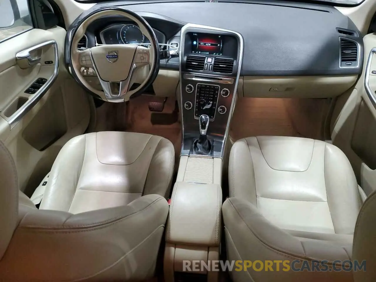 8 Photograph of a damaged car YV4902RK5F2740760 VOLVO XC60 2015