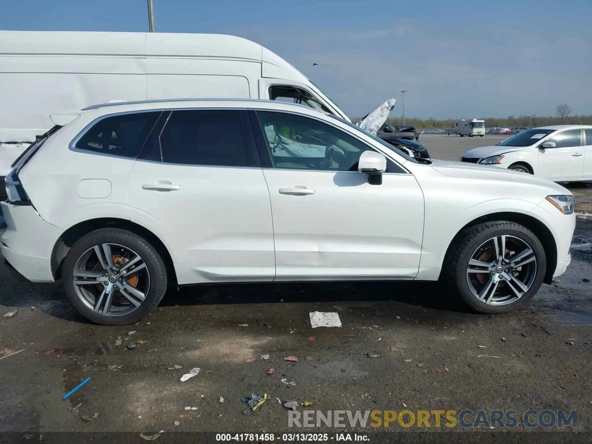 13 Photograph of a damaged car LYV102DK0KB219297 VOLVO XC60 2019