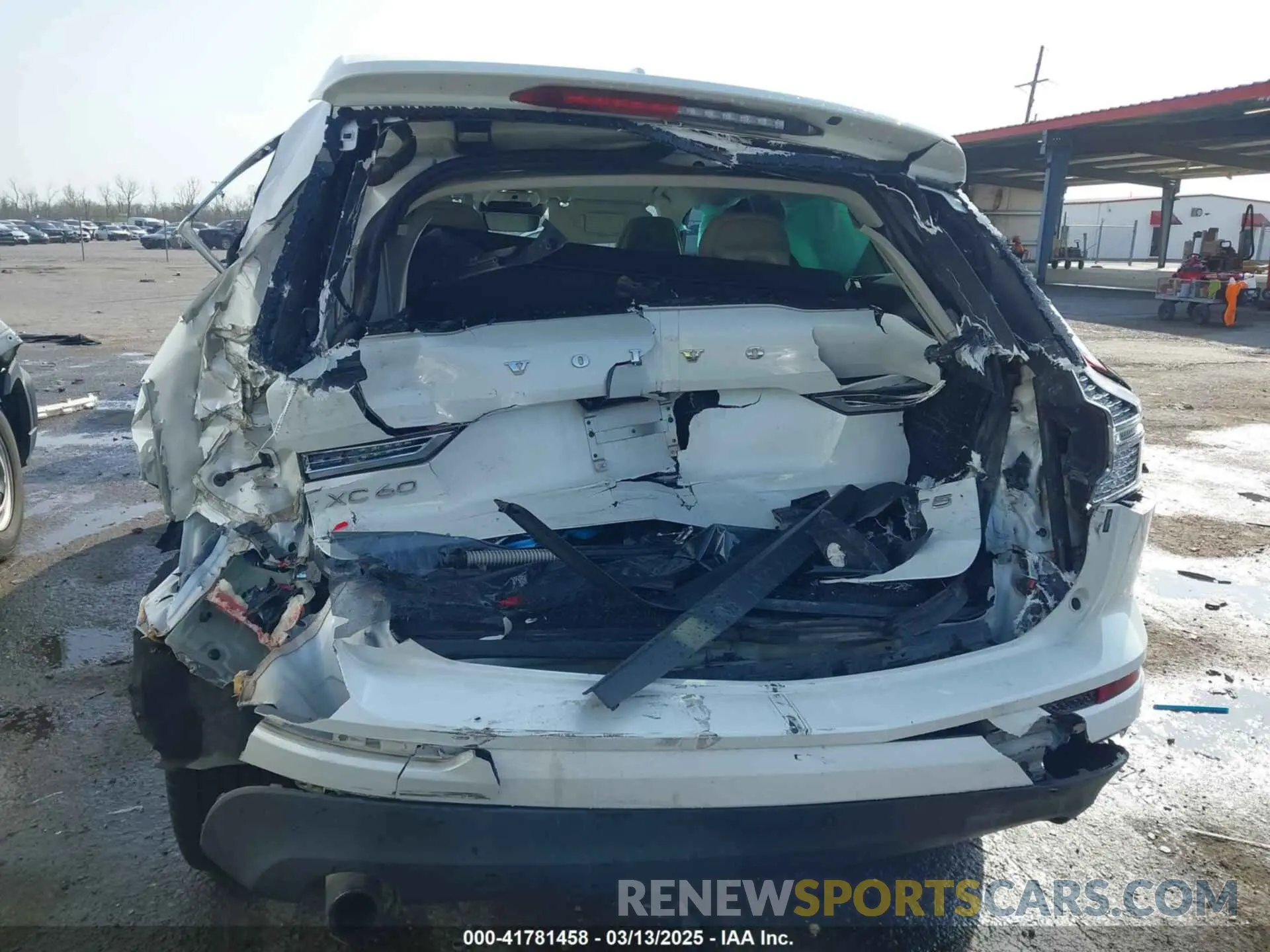 16 Photograph of a damaged car LYV102DK0KB219297 VOLVO XC60 2019