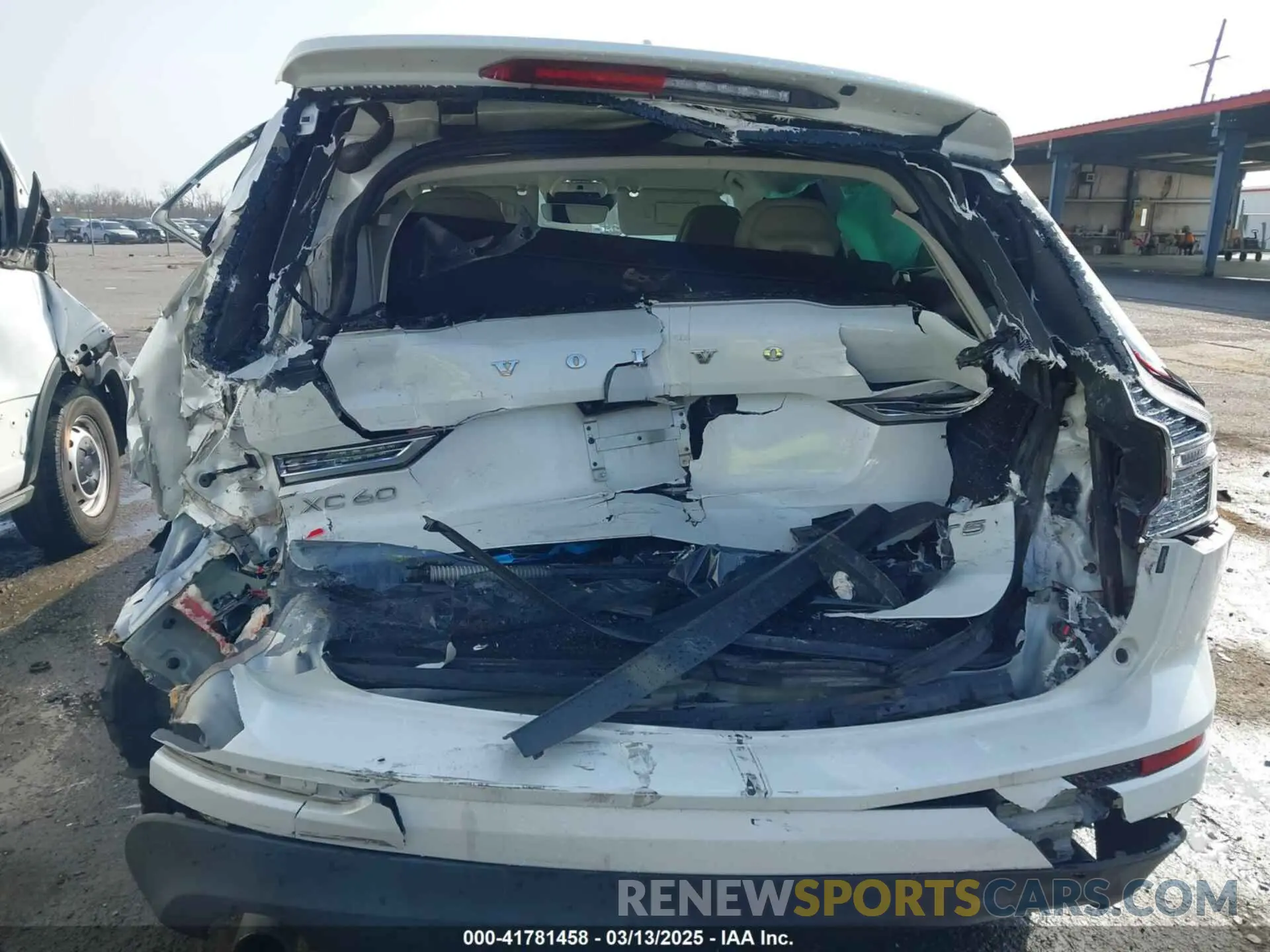 8 Photograph of a damaged car LYV102DK0KB219297 VOLVO XC60 2019