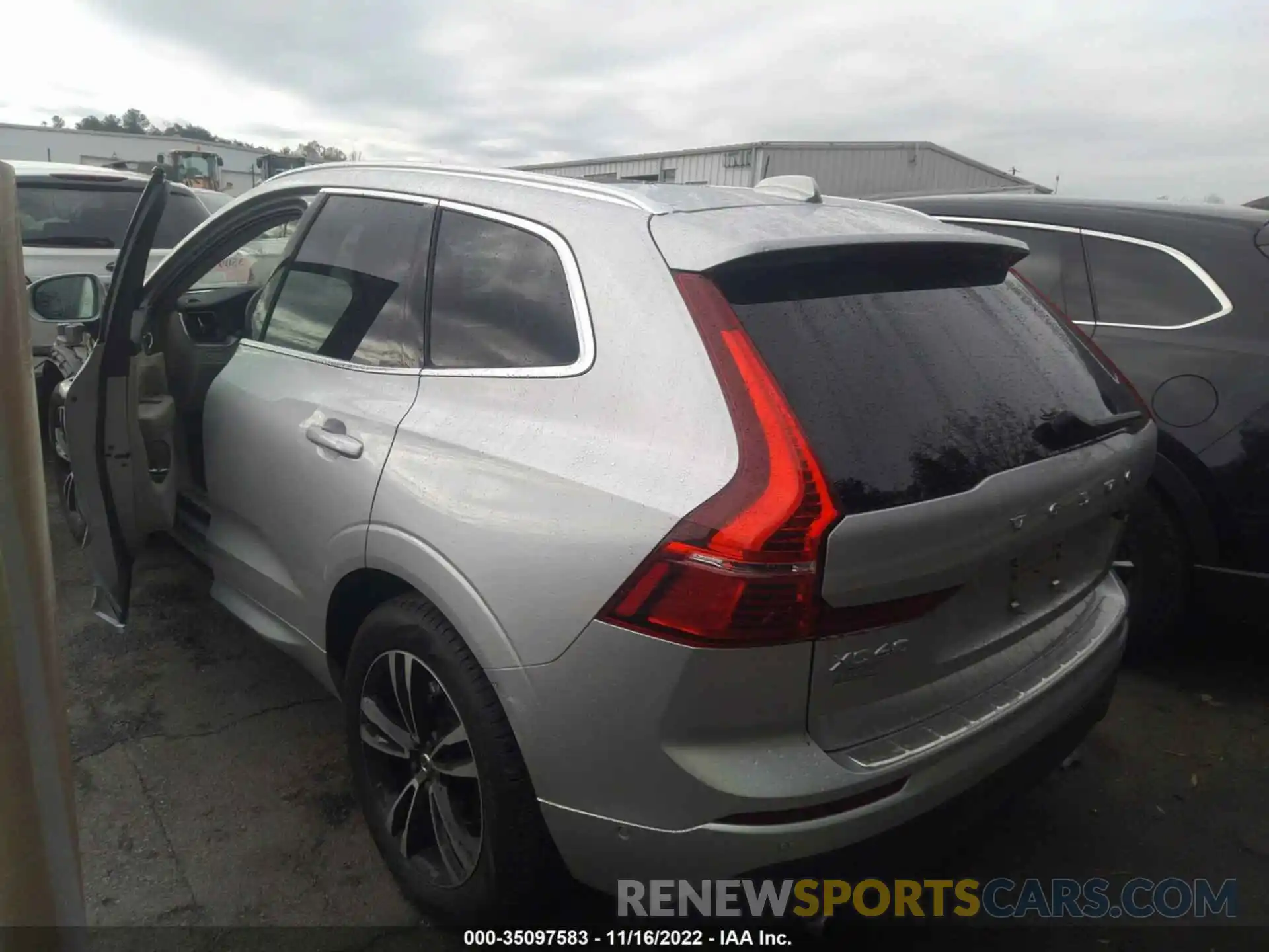 3 Photograph of a damaged car LYV102DK1KB315603 VOLVO XC60 2019