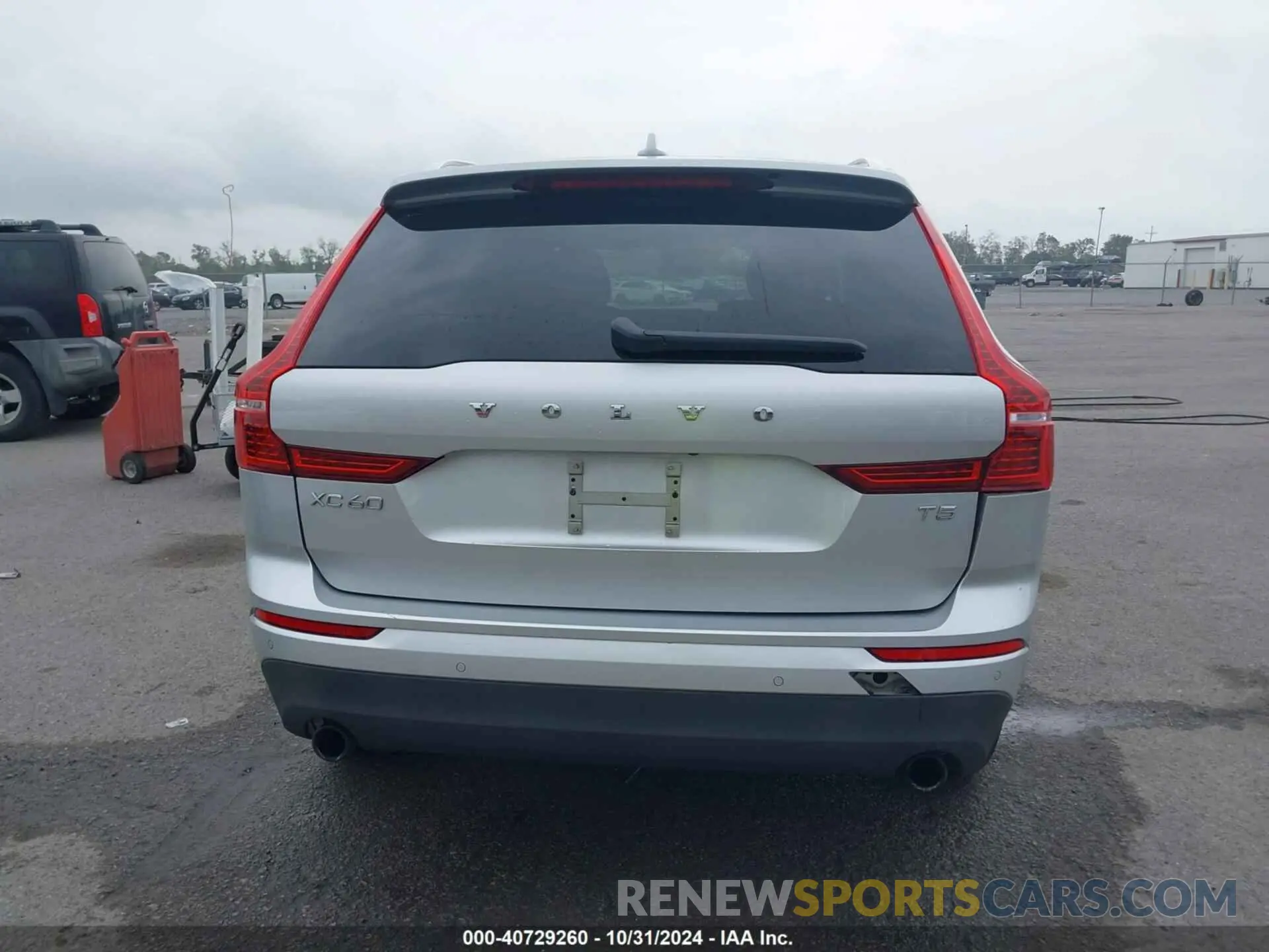 17 Photograph of a damaged car LYV102DK2KB1H7078 VOLVO XC60 2019