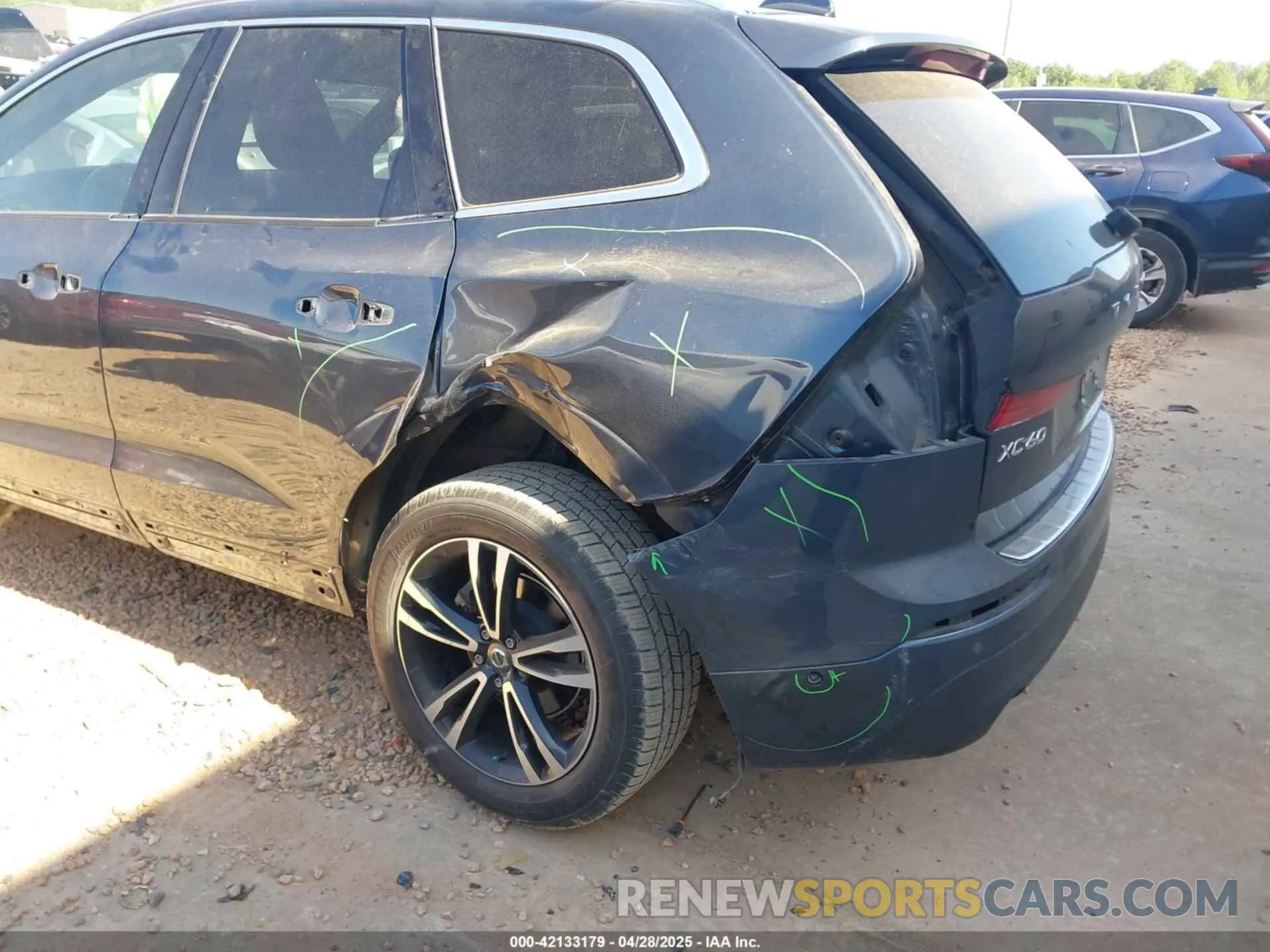 6 Photograph of a damaged car LYV102DK2KB255458 VOLVO XC60 2019