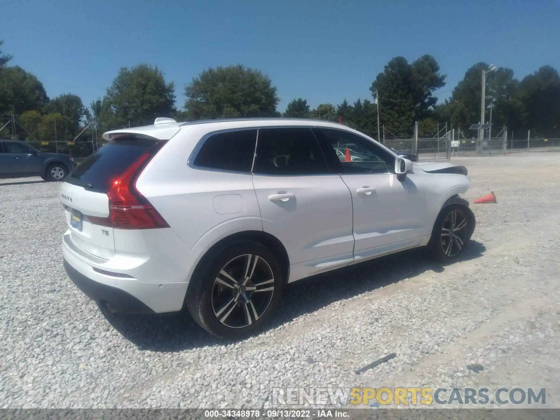 4 Photograph of a damaged car LYV102DK2KB332541 VOLVO XC60 2019